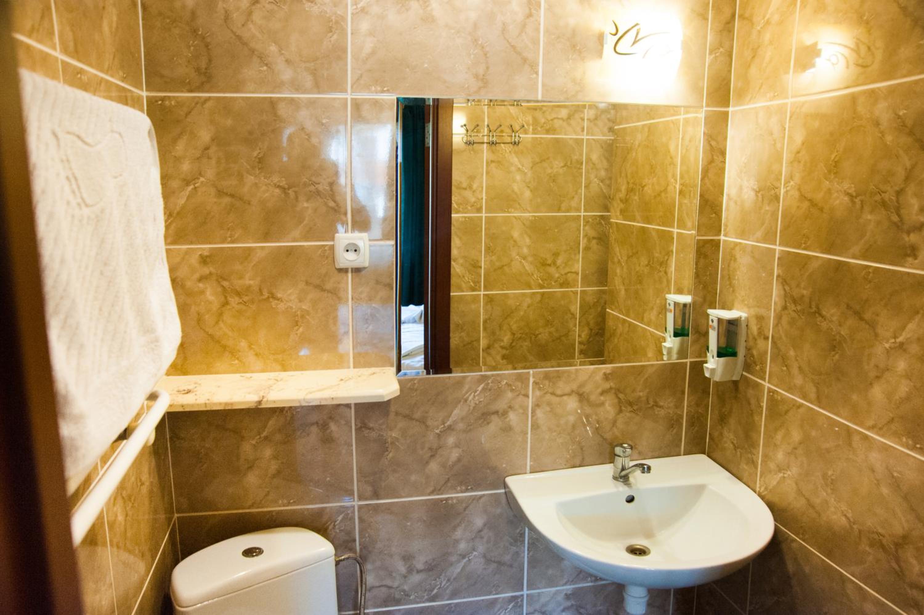 Budget Double Room photo 3