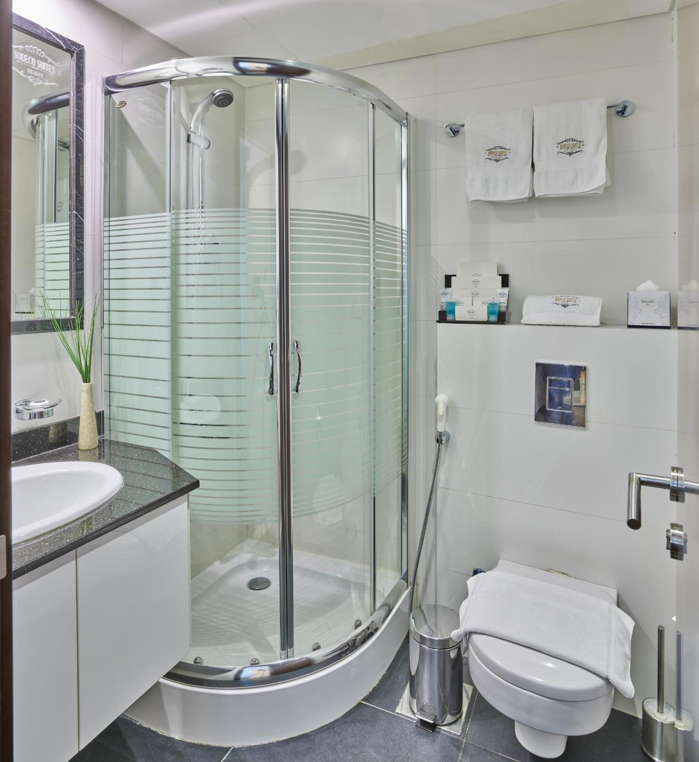 Premium Room with Balcony - Photo 5