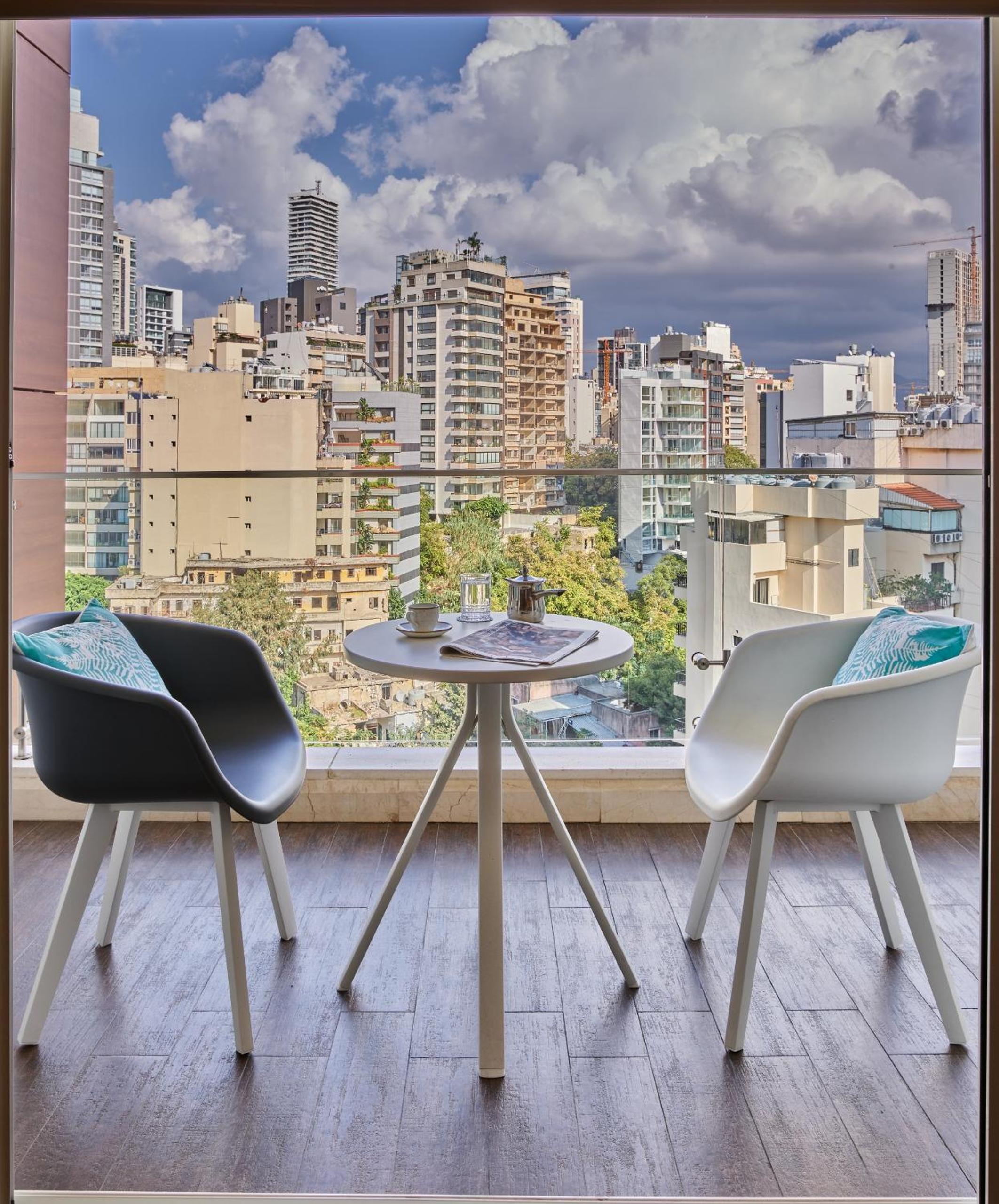Premium Room with Balcony - Photo 7