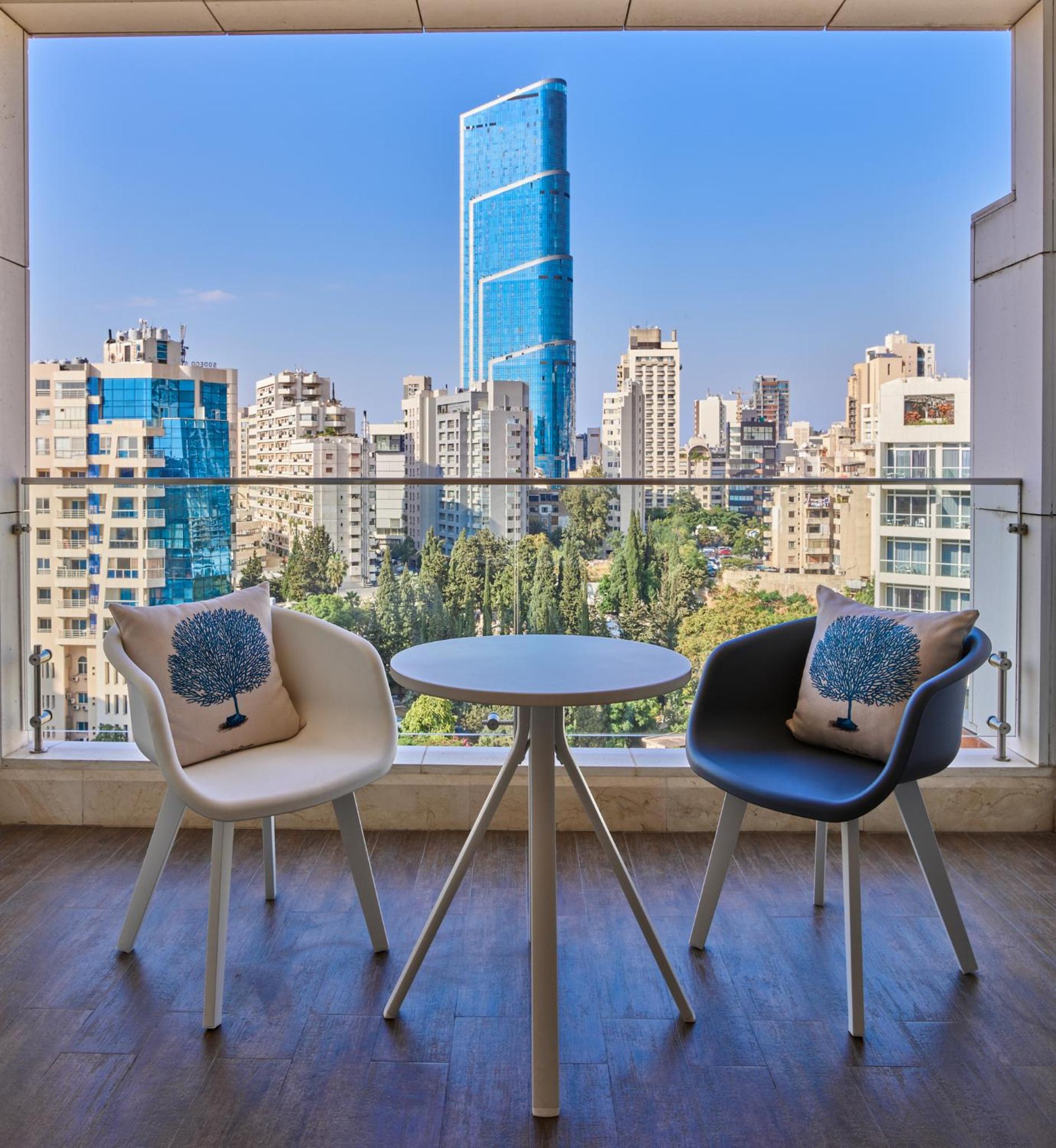 Premium Room with Balcony - Photo 6