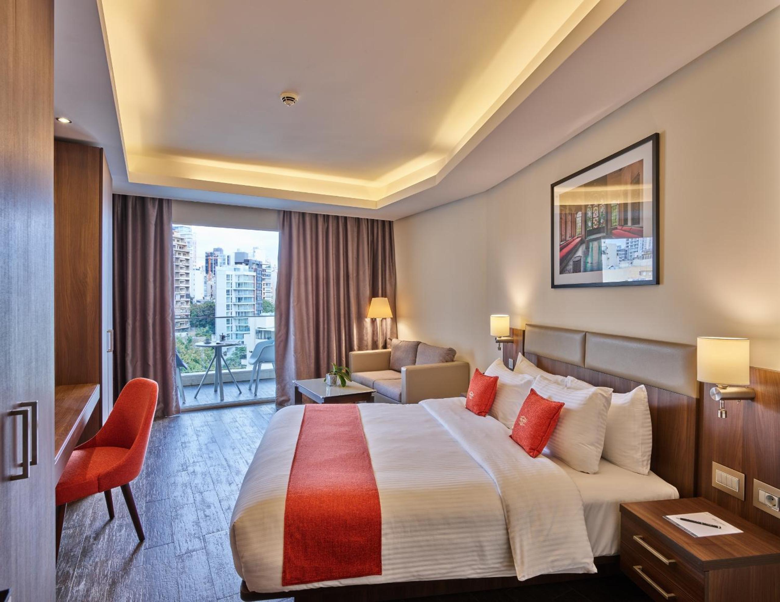 Premium Room with Balcony - Photo 8