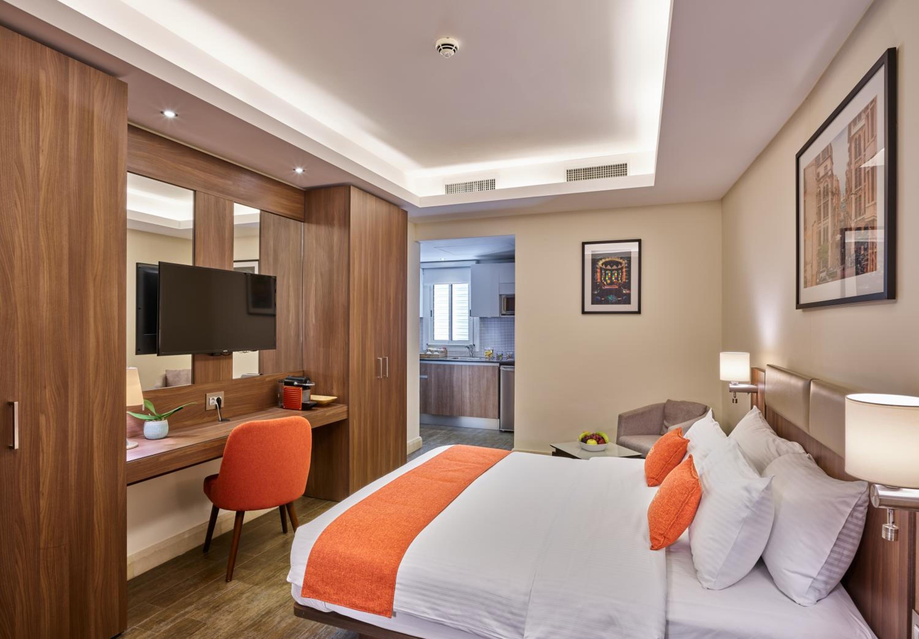 Premium Room with Balcony - Photo 2
