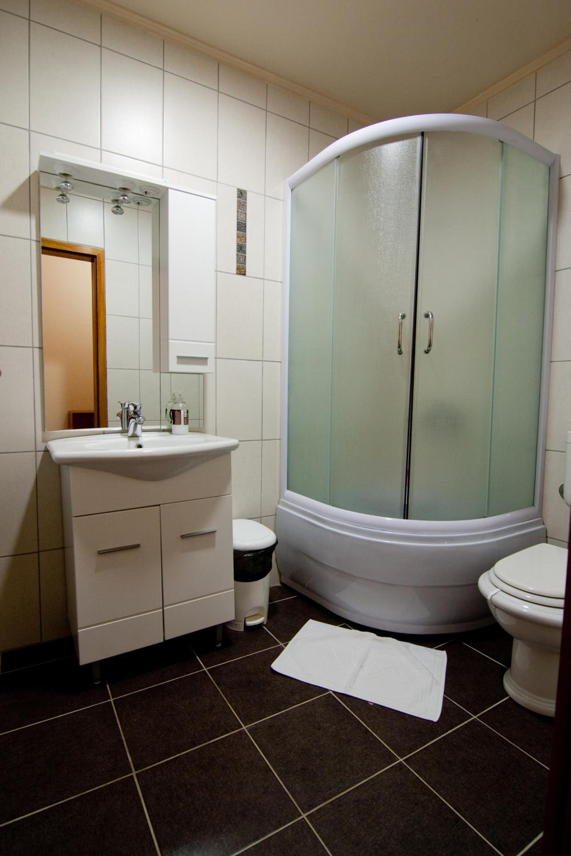 Economy Double Room - Photo 5