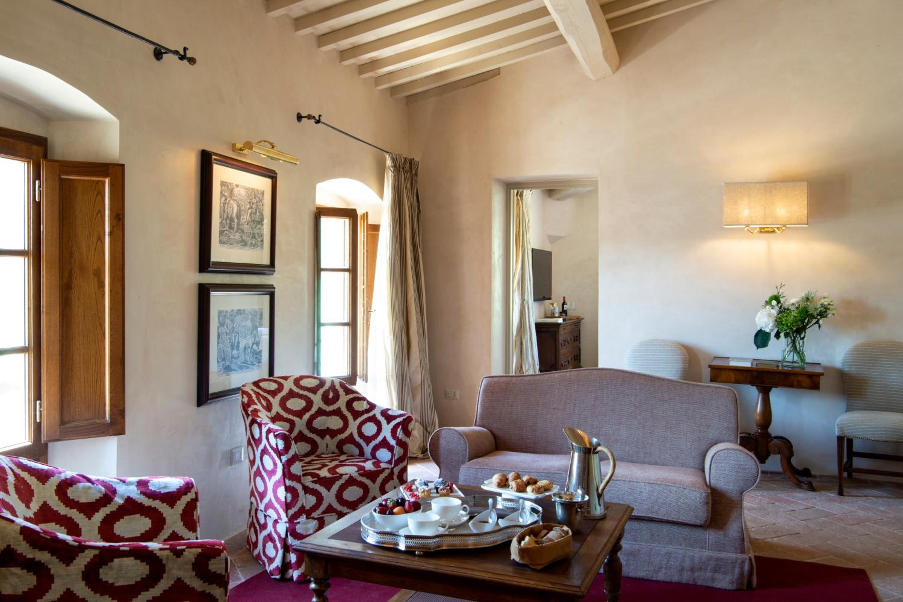 Suite - Photo 11