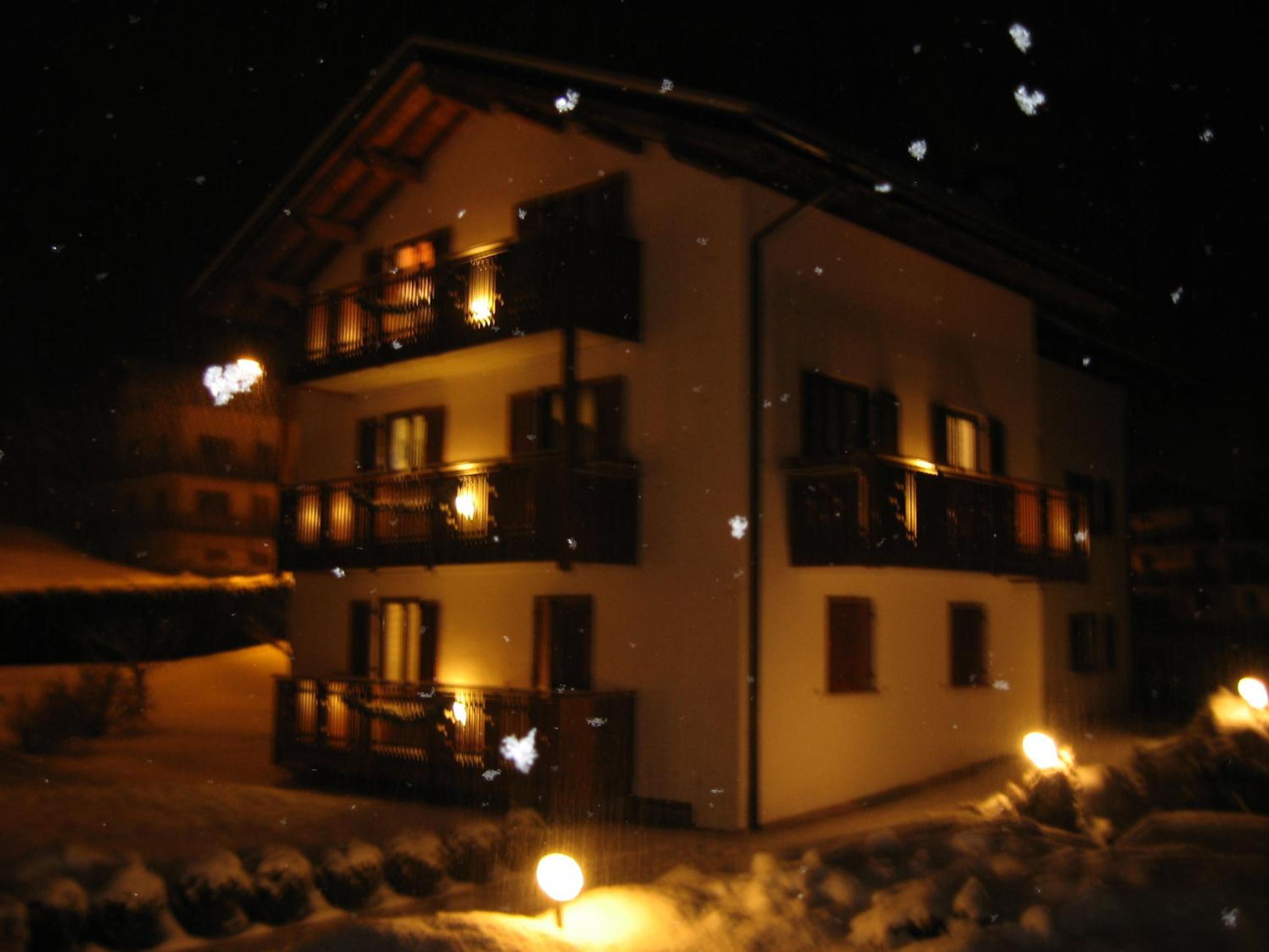 Apartment with Balcony photo 3