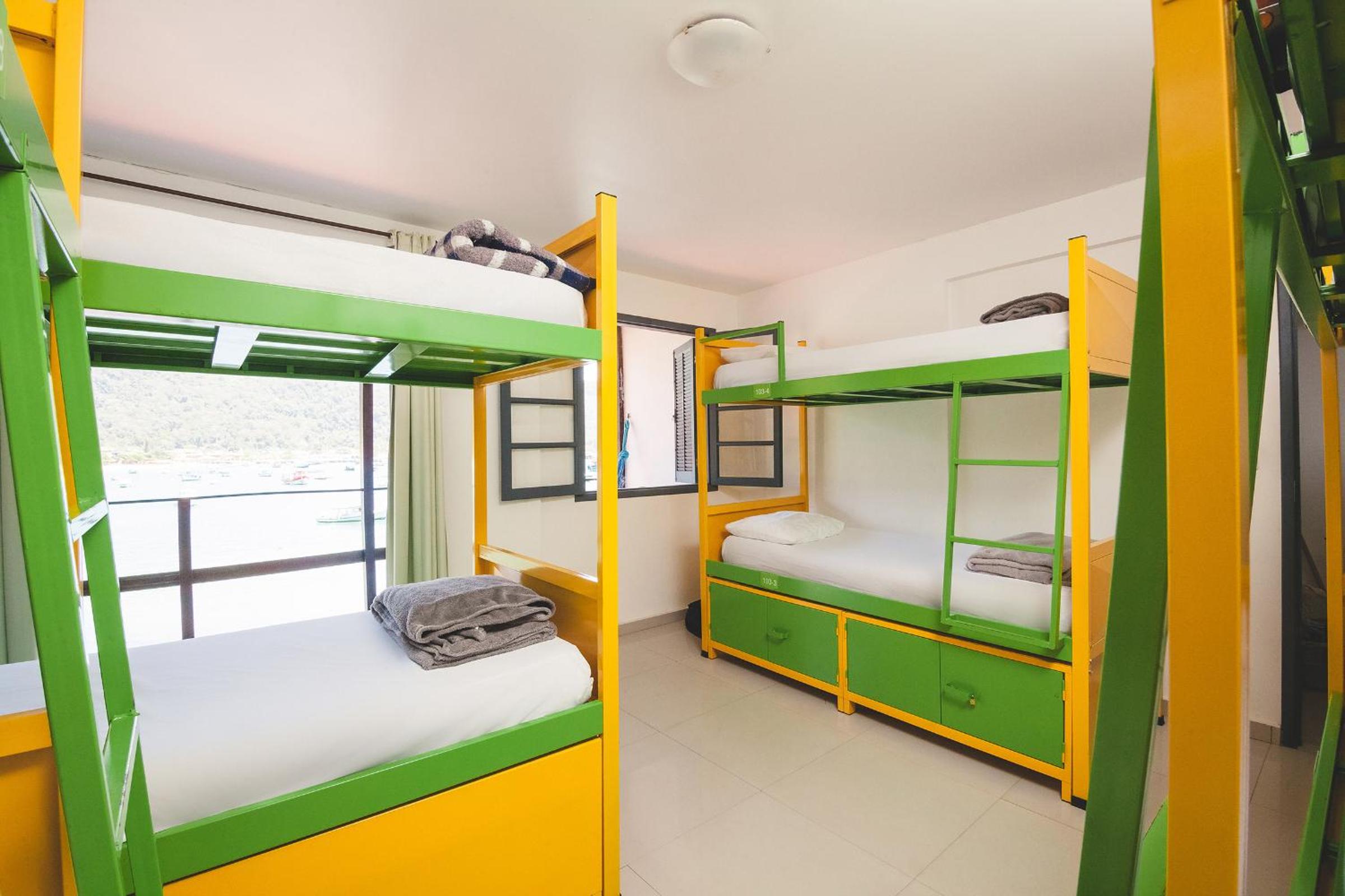 Bed in 4-Bed Mixed Dormitory Room photo 3