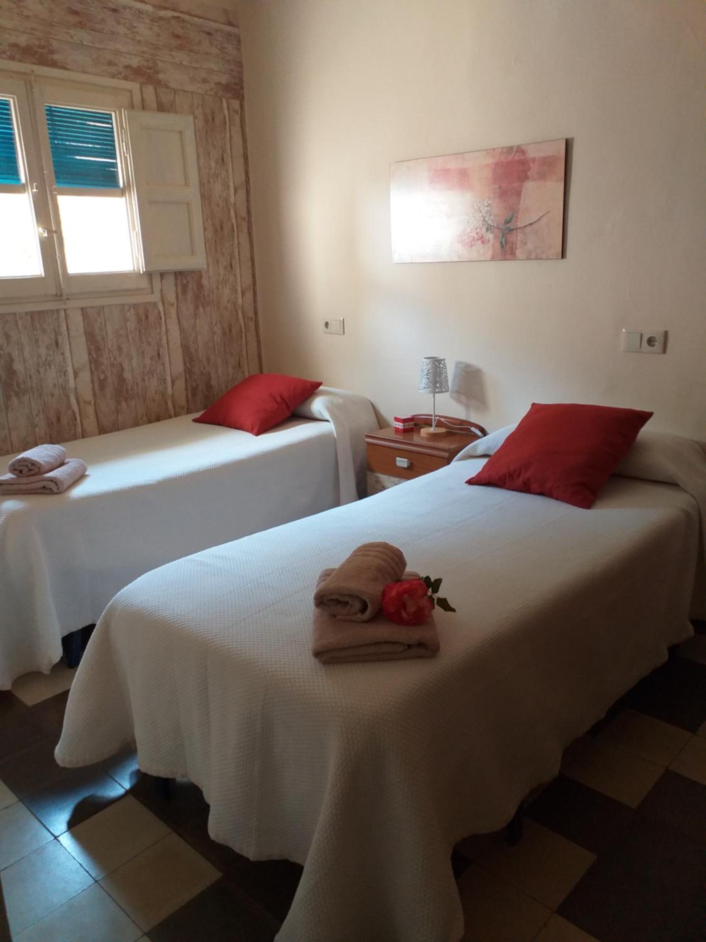 Standard Twin Room - Photo 5