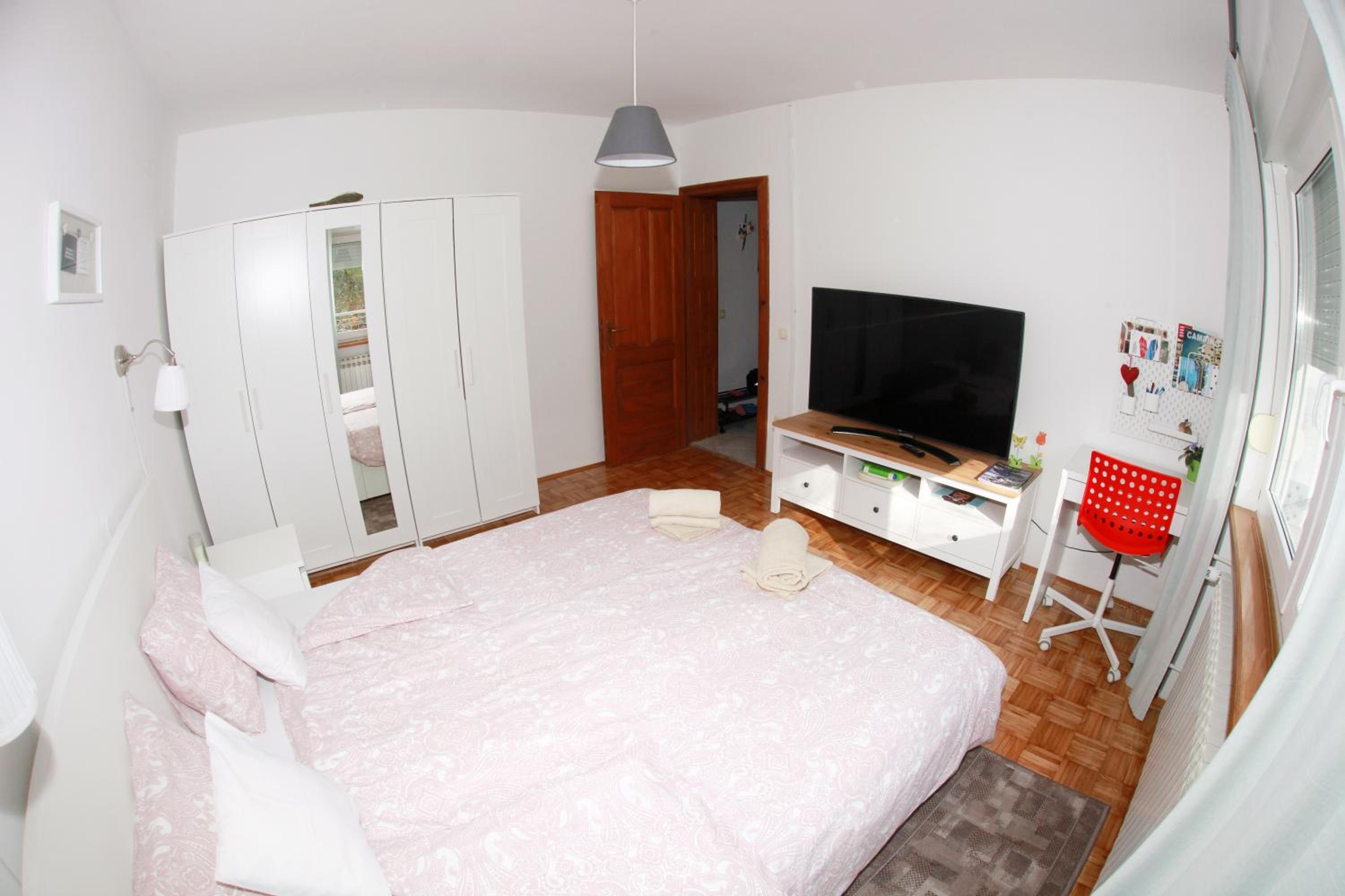 One-Bedroom Apartment photo 1
