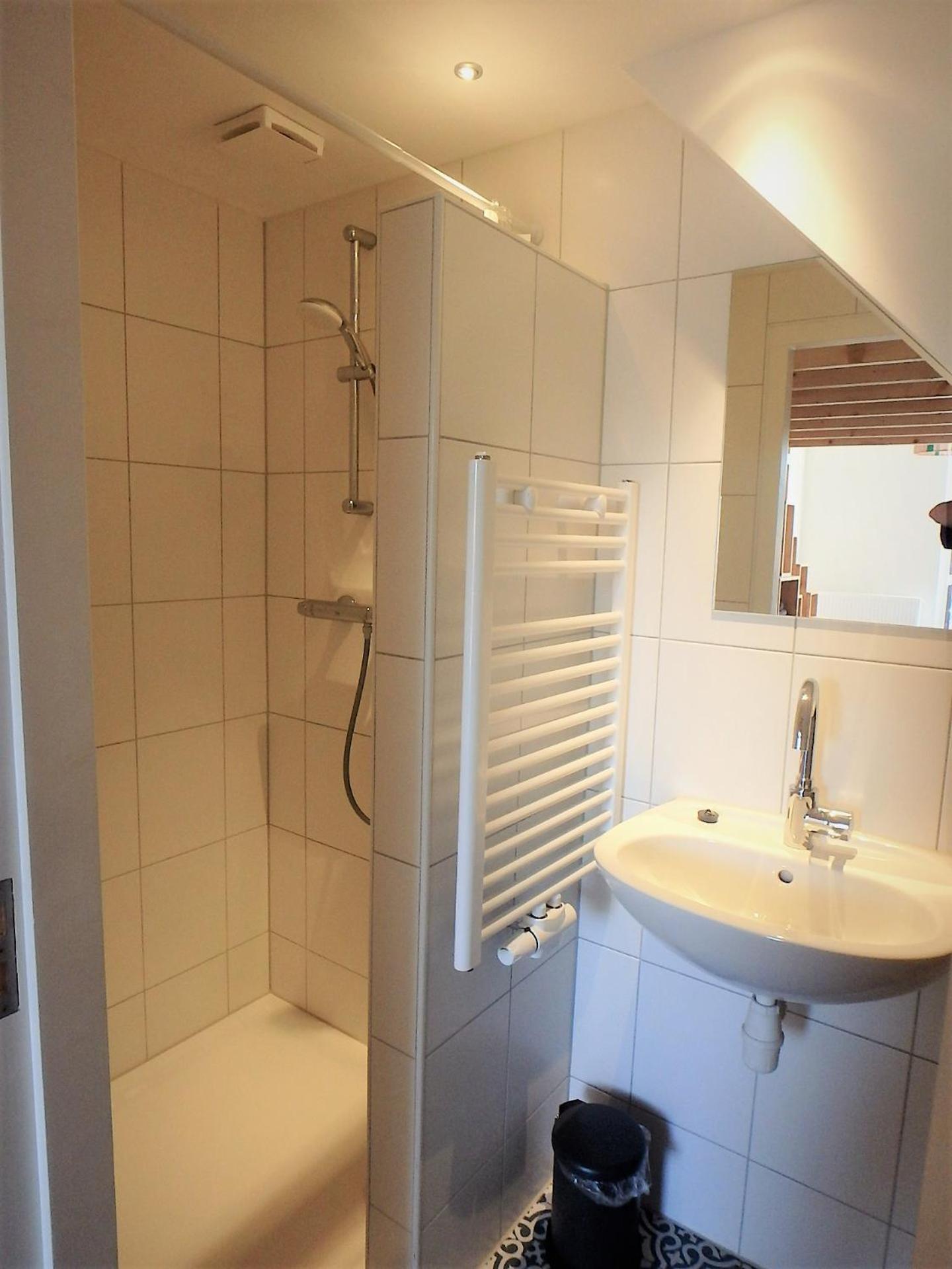 Double Room with Private Bathroom - Photo 2