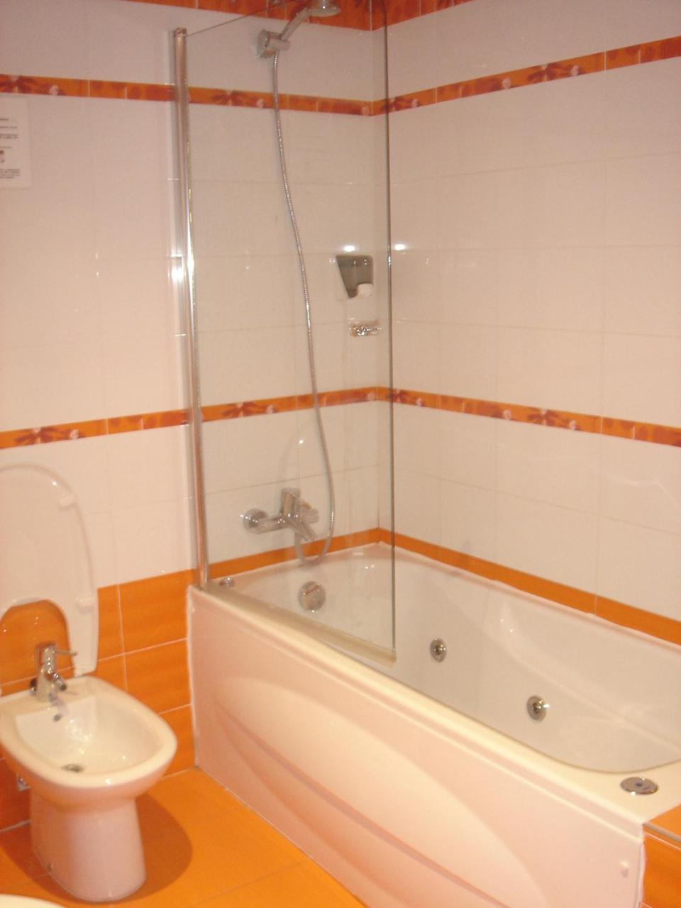 Double or Twin Room - Photo 6