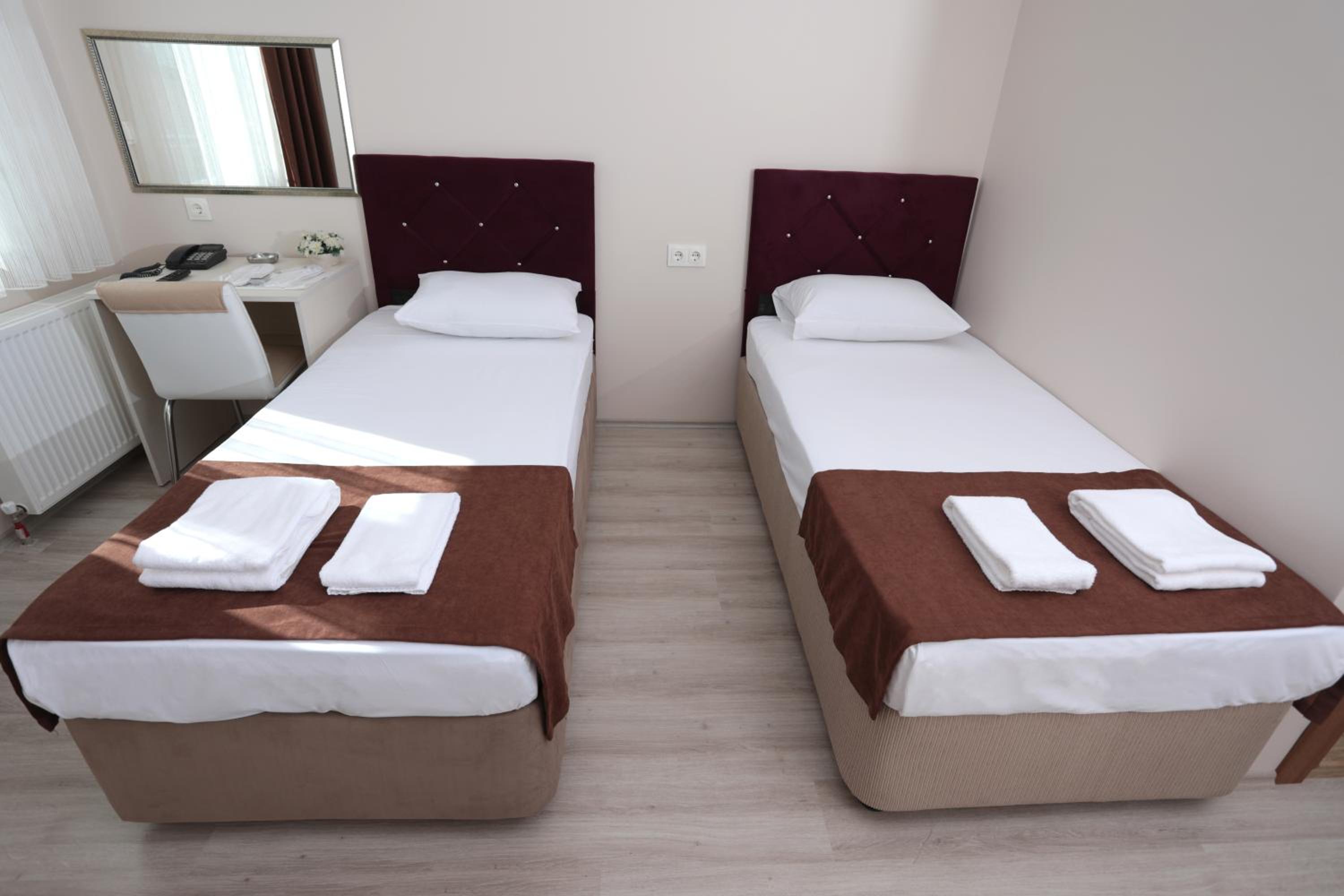 Standard Twin Room - Photo 1