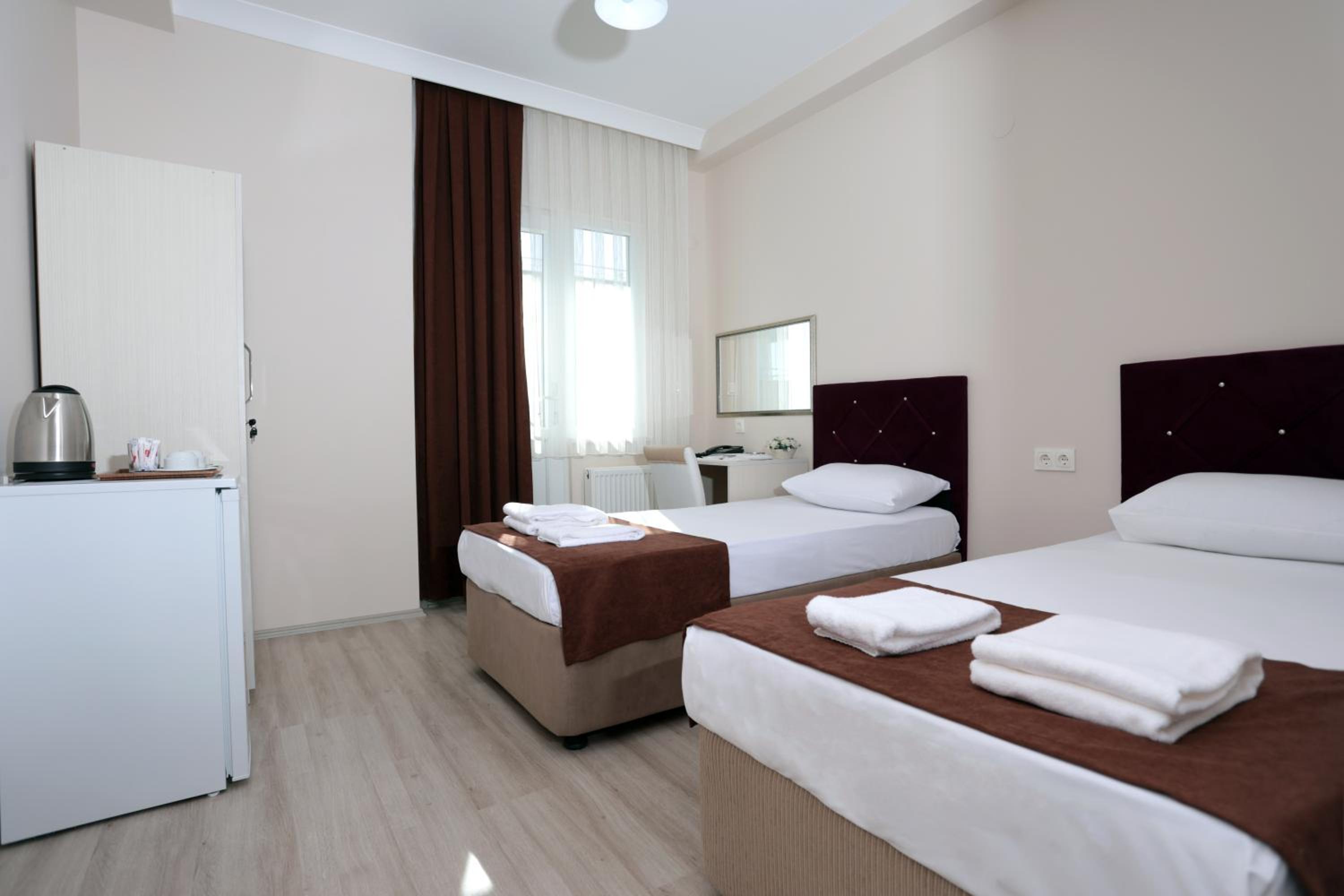 Standard Twin Room - Photo 3