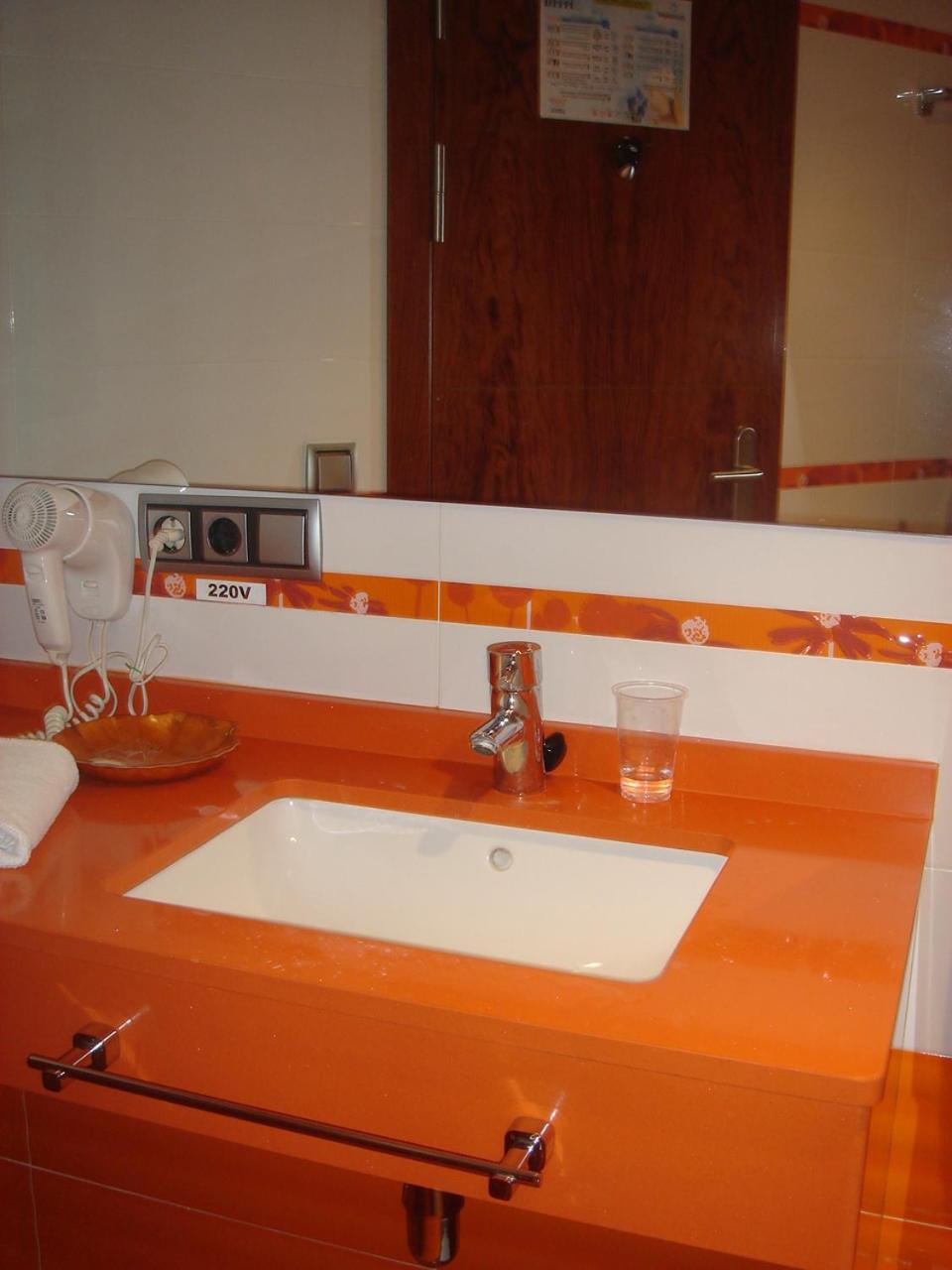Double or Twin Room - Photo 2