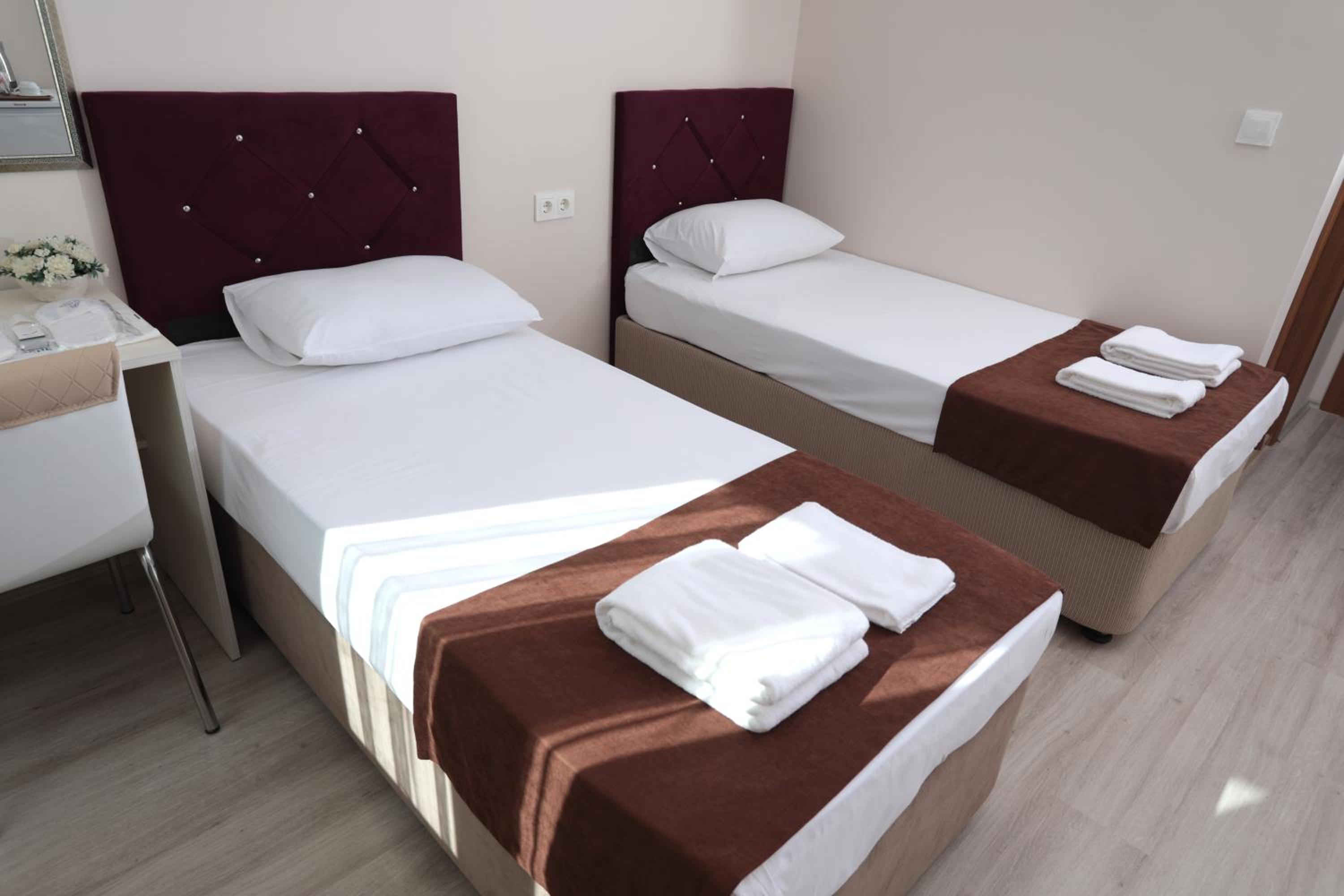 Standard Twin Room - Photo 2