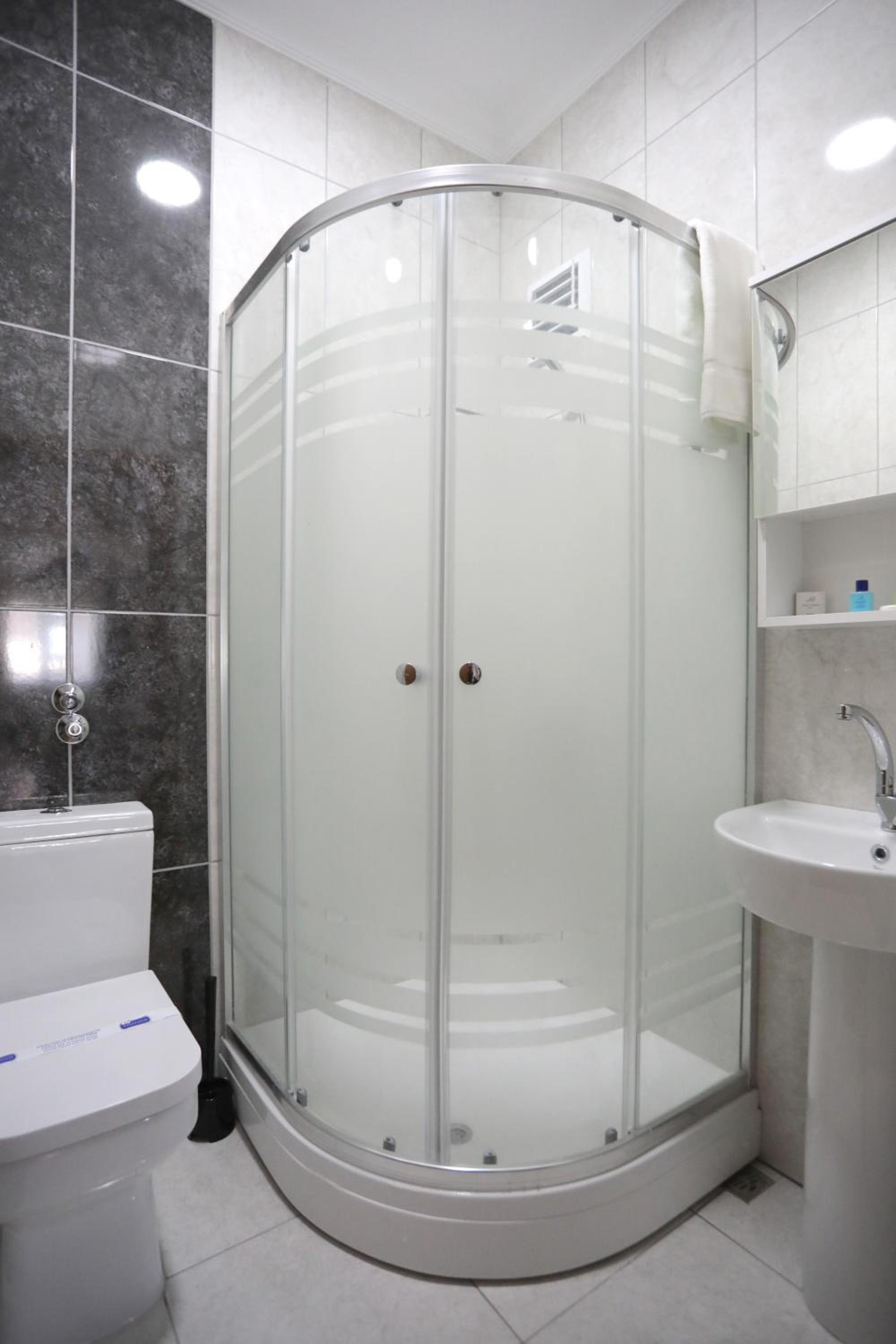 Standard Twin Room - Photo 4