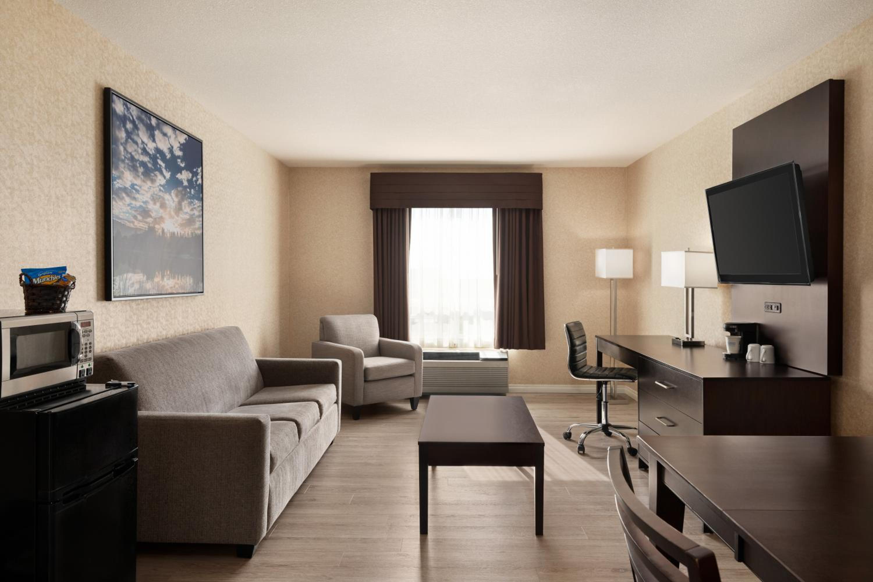 King Suite -  Non-Smoking - Photo 5