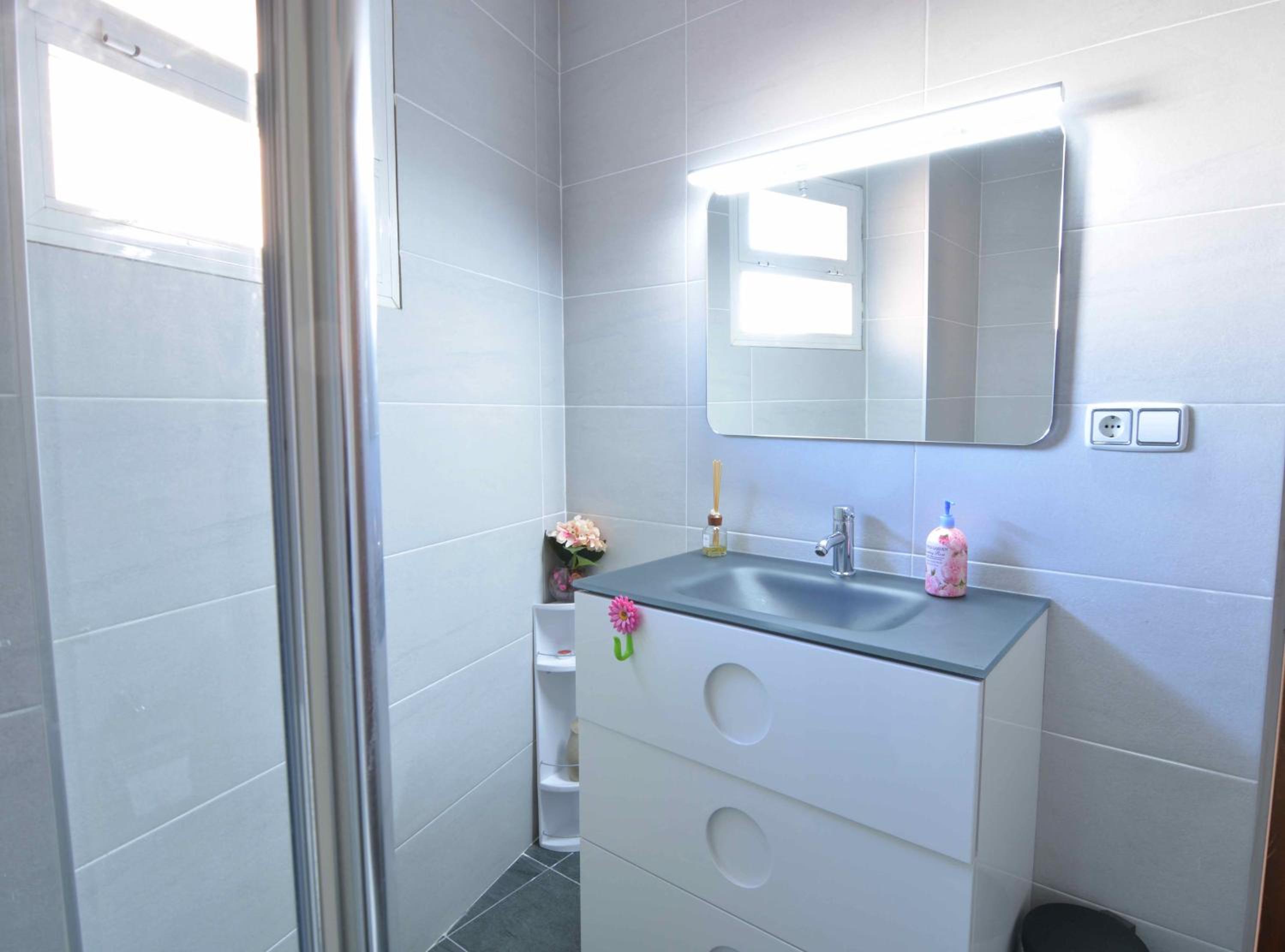 Family Room with Private Bathroom photo 2