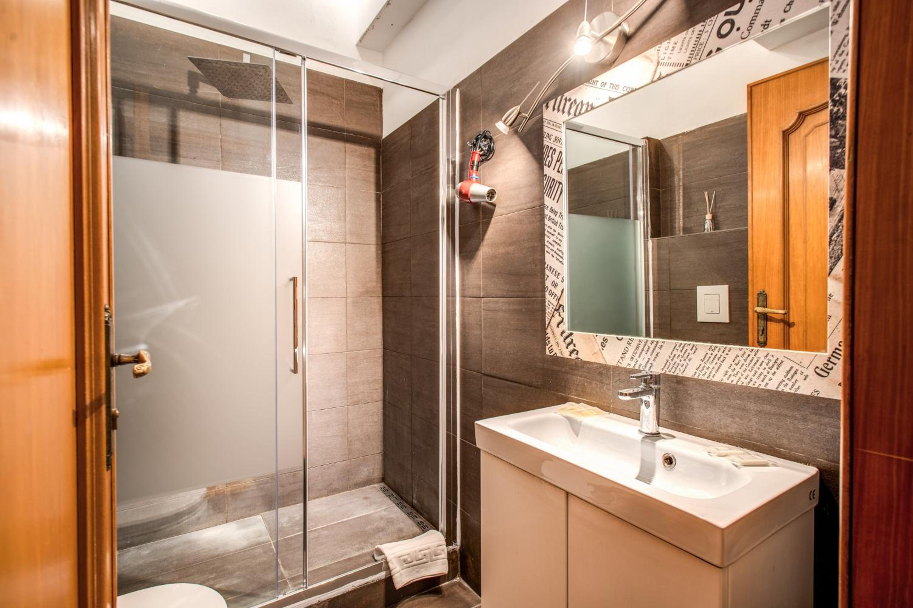Double Room With Shared Bathroom photo 3