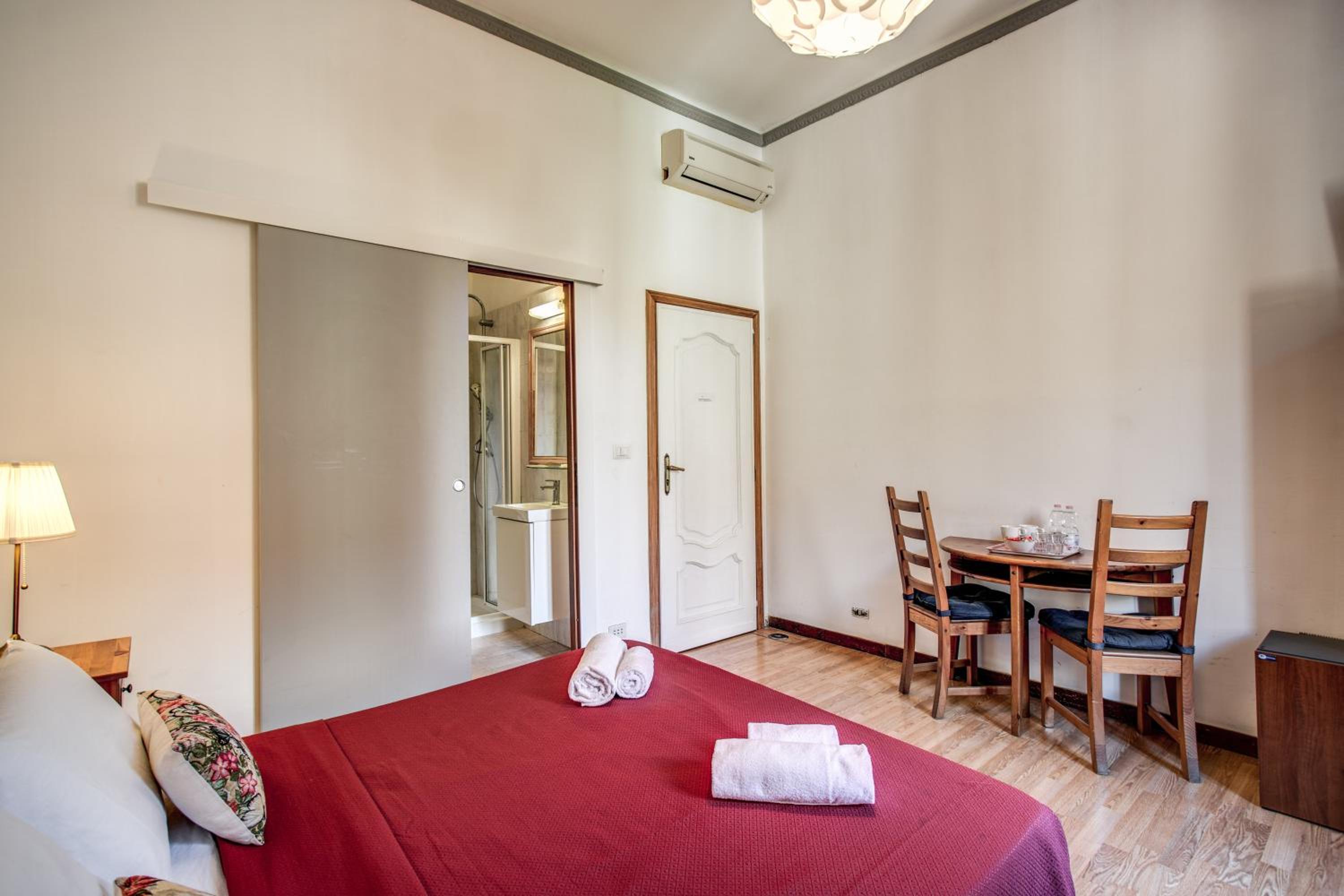 Double Room With Shared Bathroom photo 3