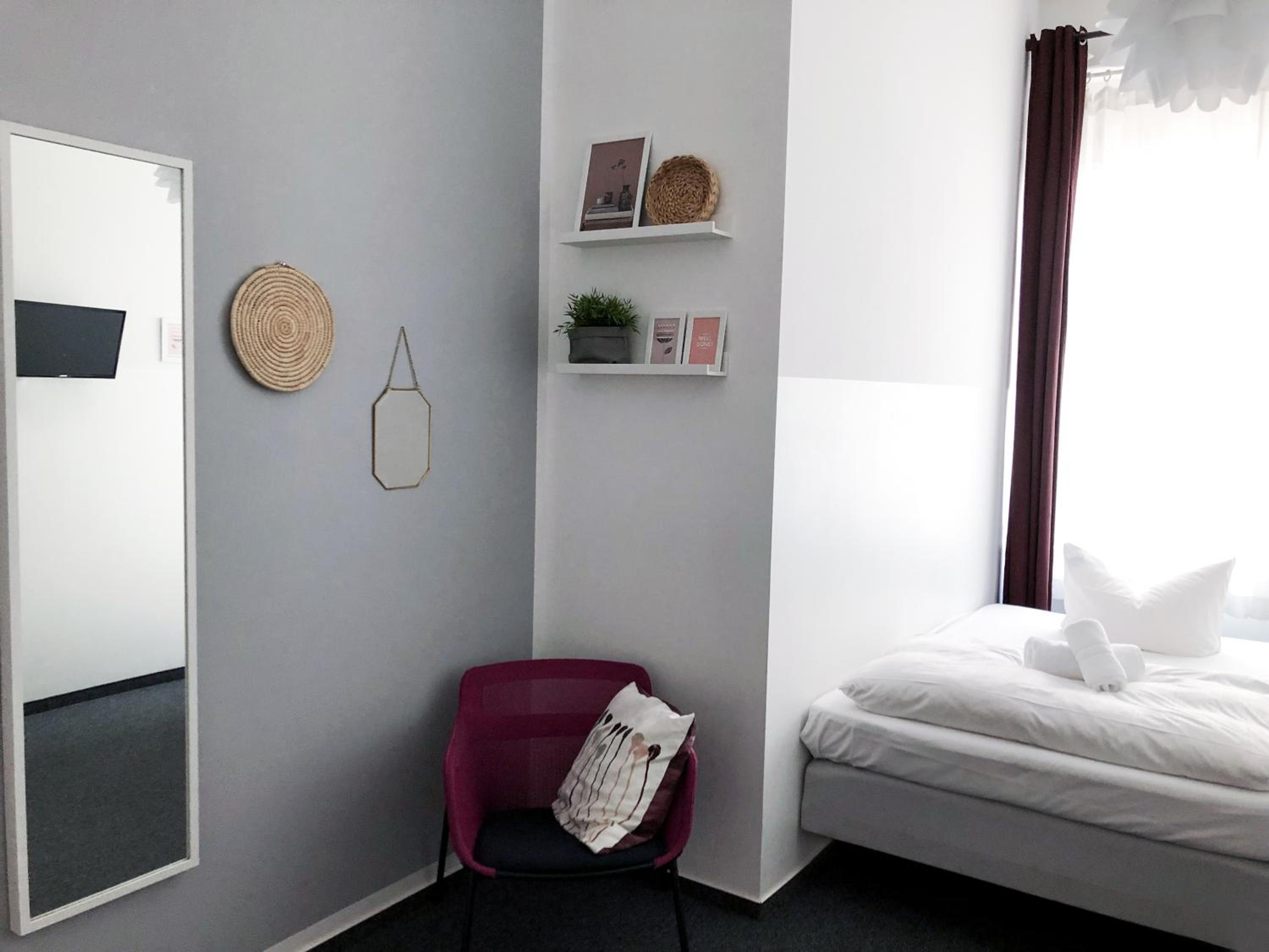 Single Room with Shared Bathroom photo 2