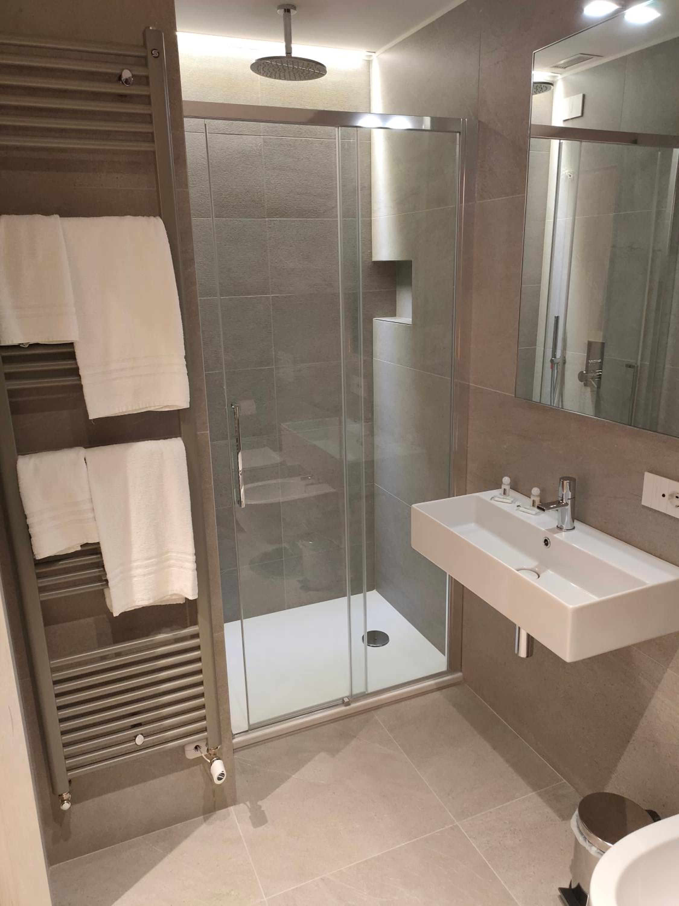 Double Room - Photo 2