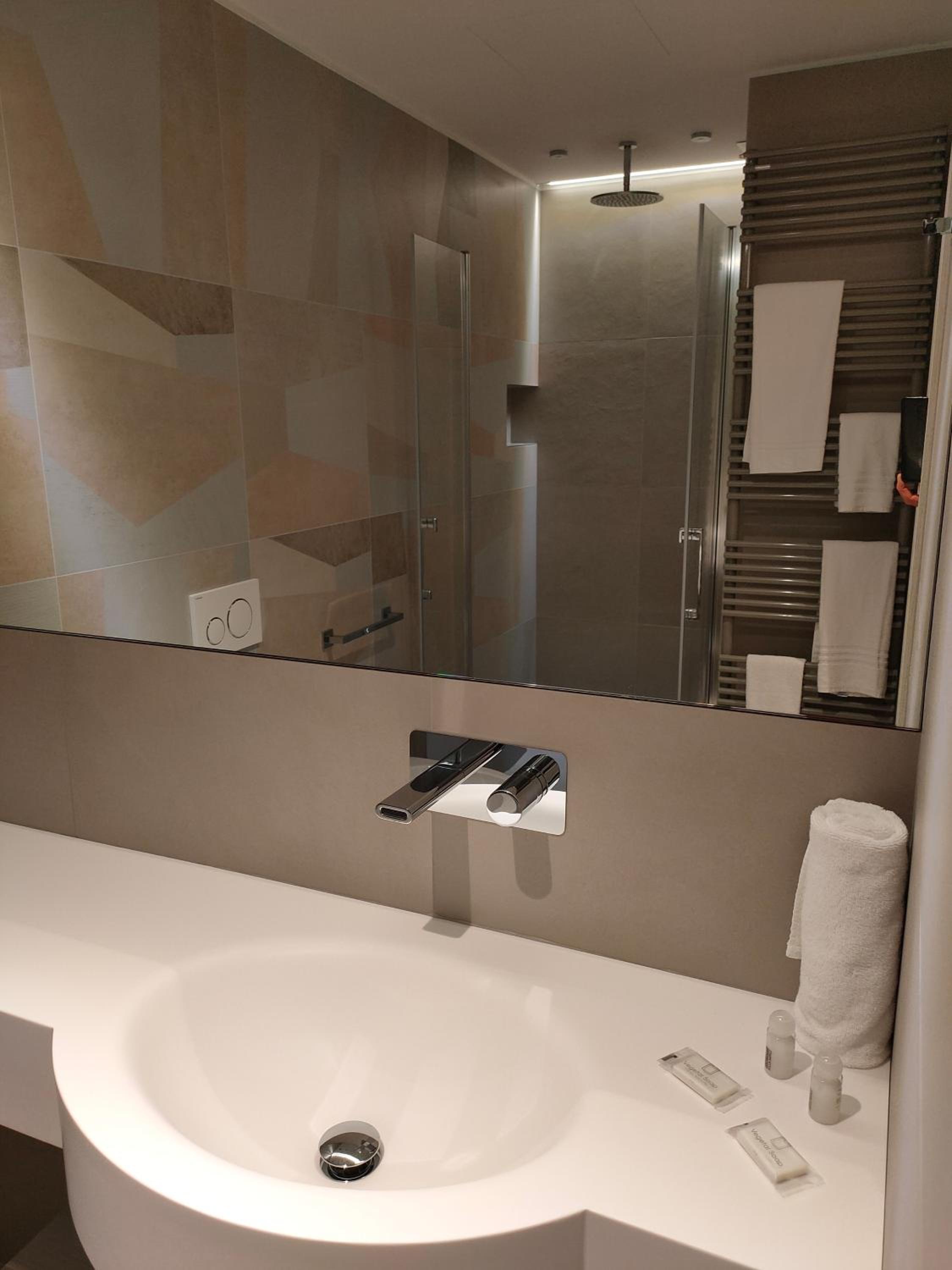 Double Room - Photo 5
