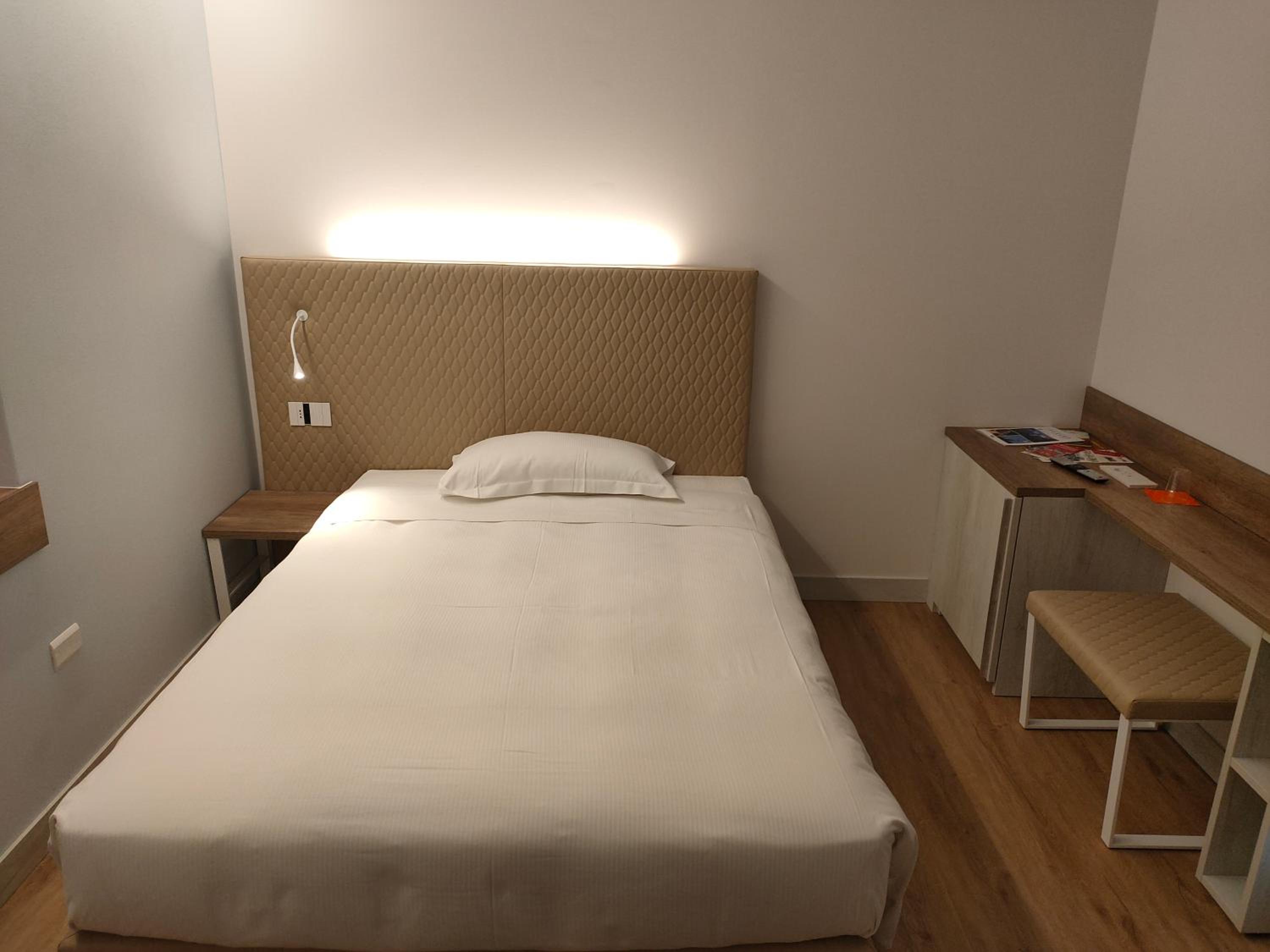 Double Room - Photo 4