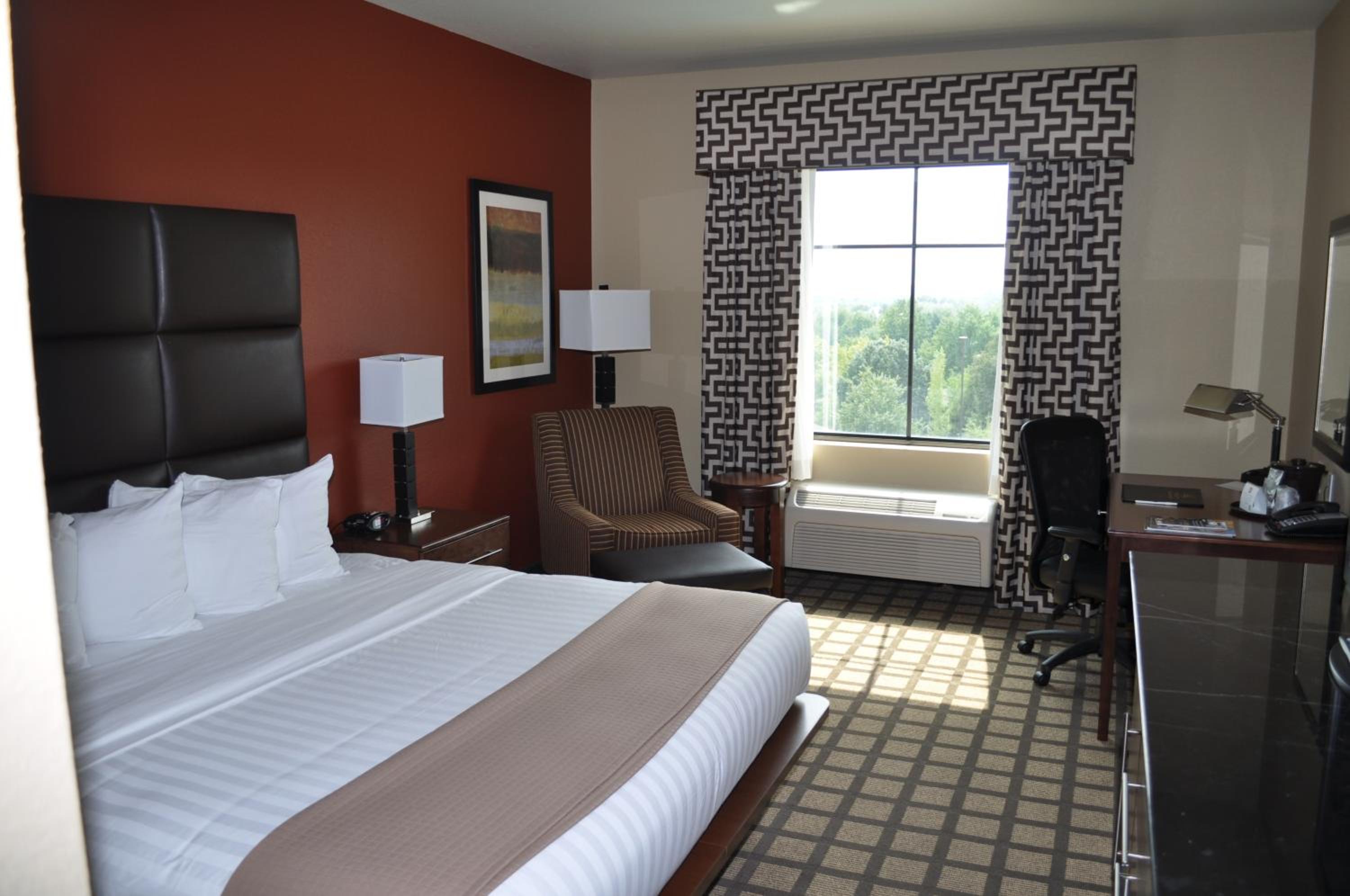 Queen Room with Two Queen Beds - Non-Smoking photo 1