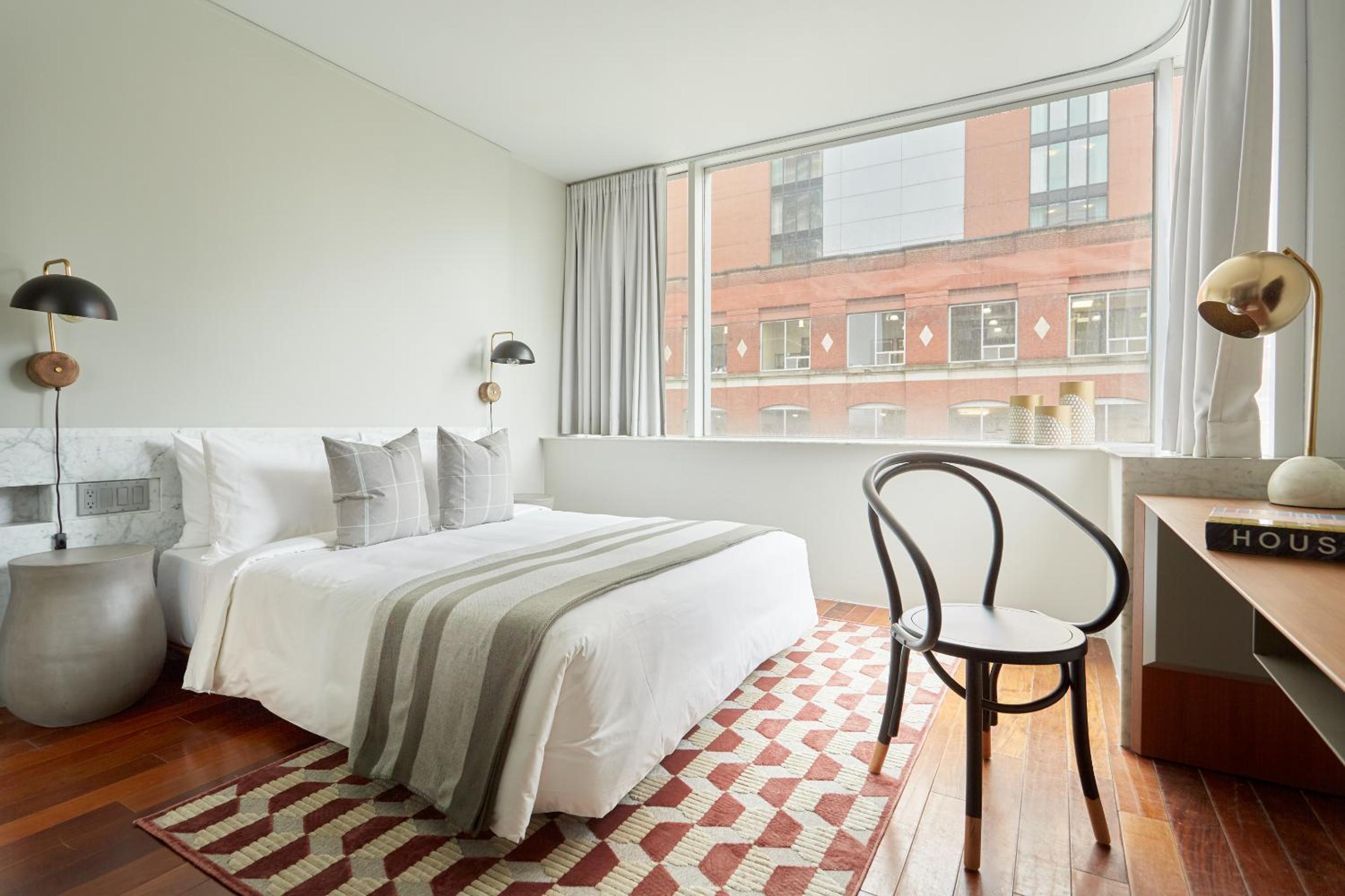 Standard Room, 1 Queen Bed