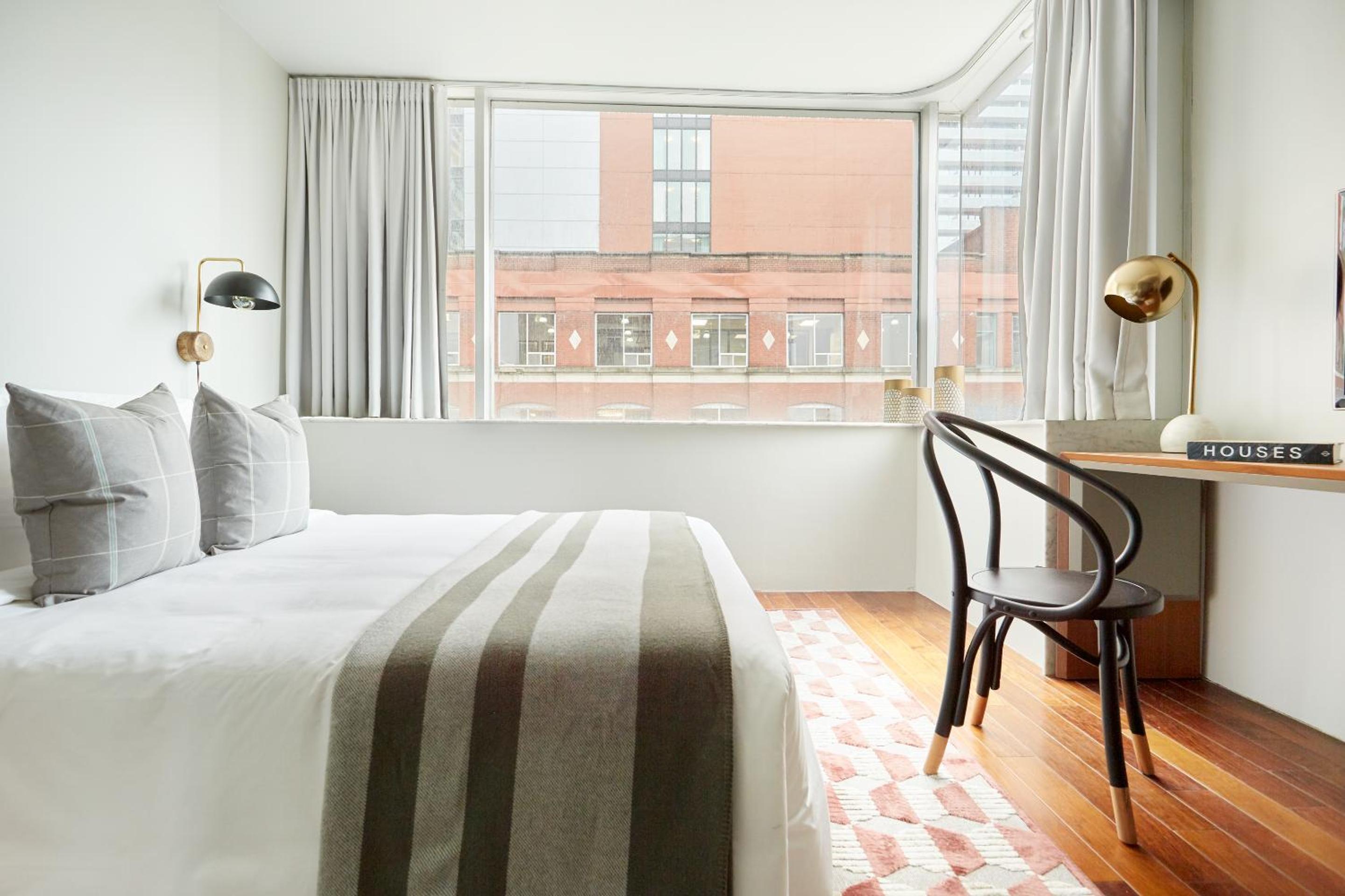 Standard Room, 1 Queen Bed