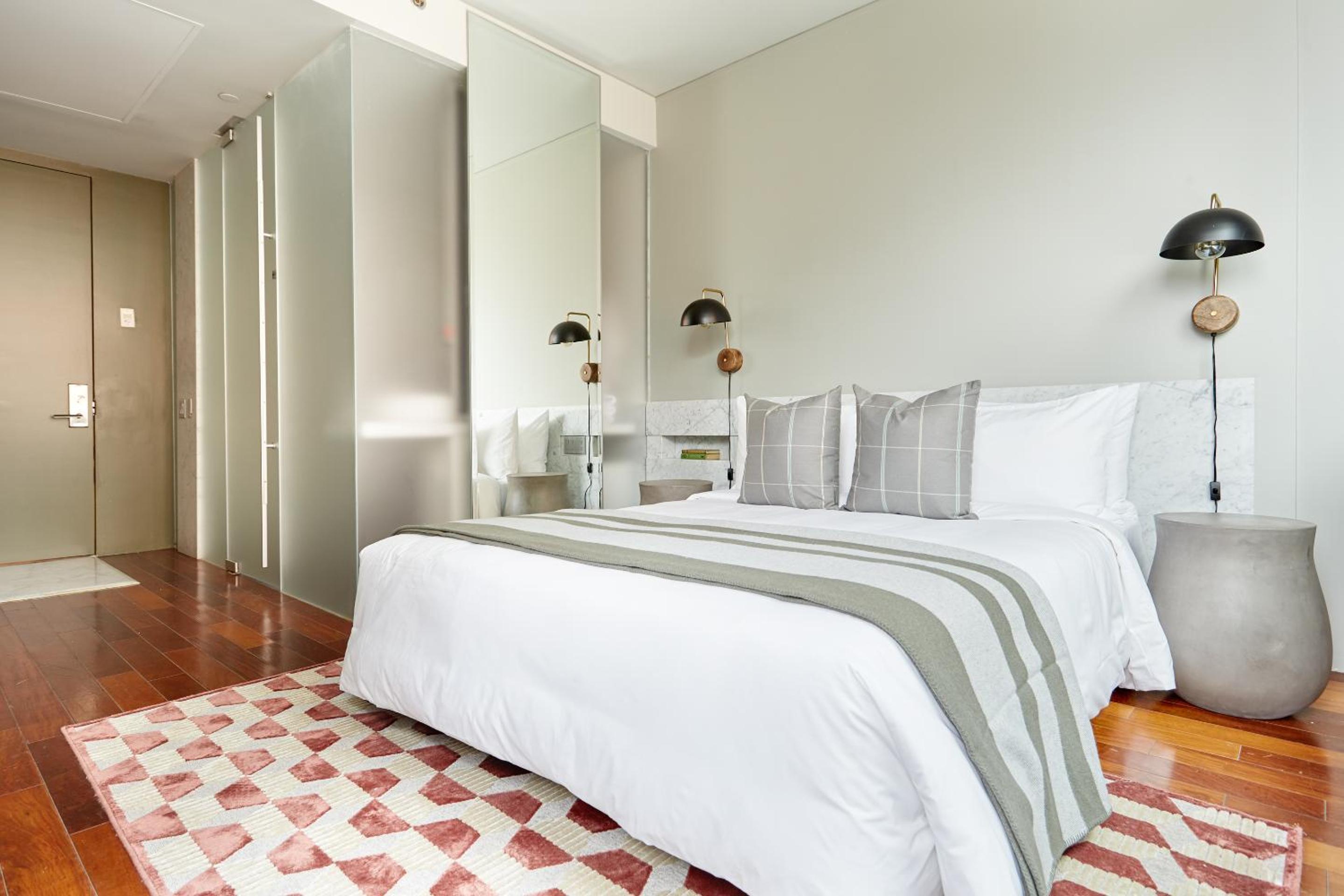 Standard Room, 1 Queen Bed
