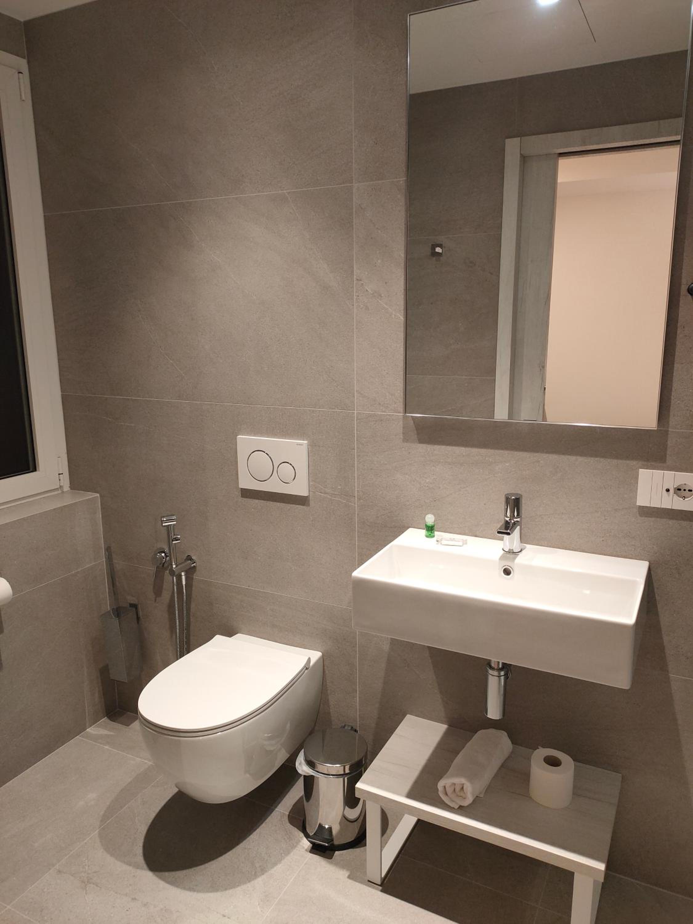 Double Room - Photo 7