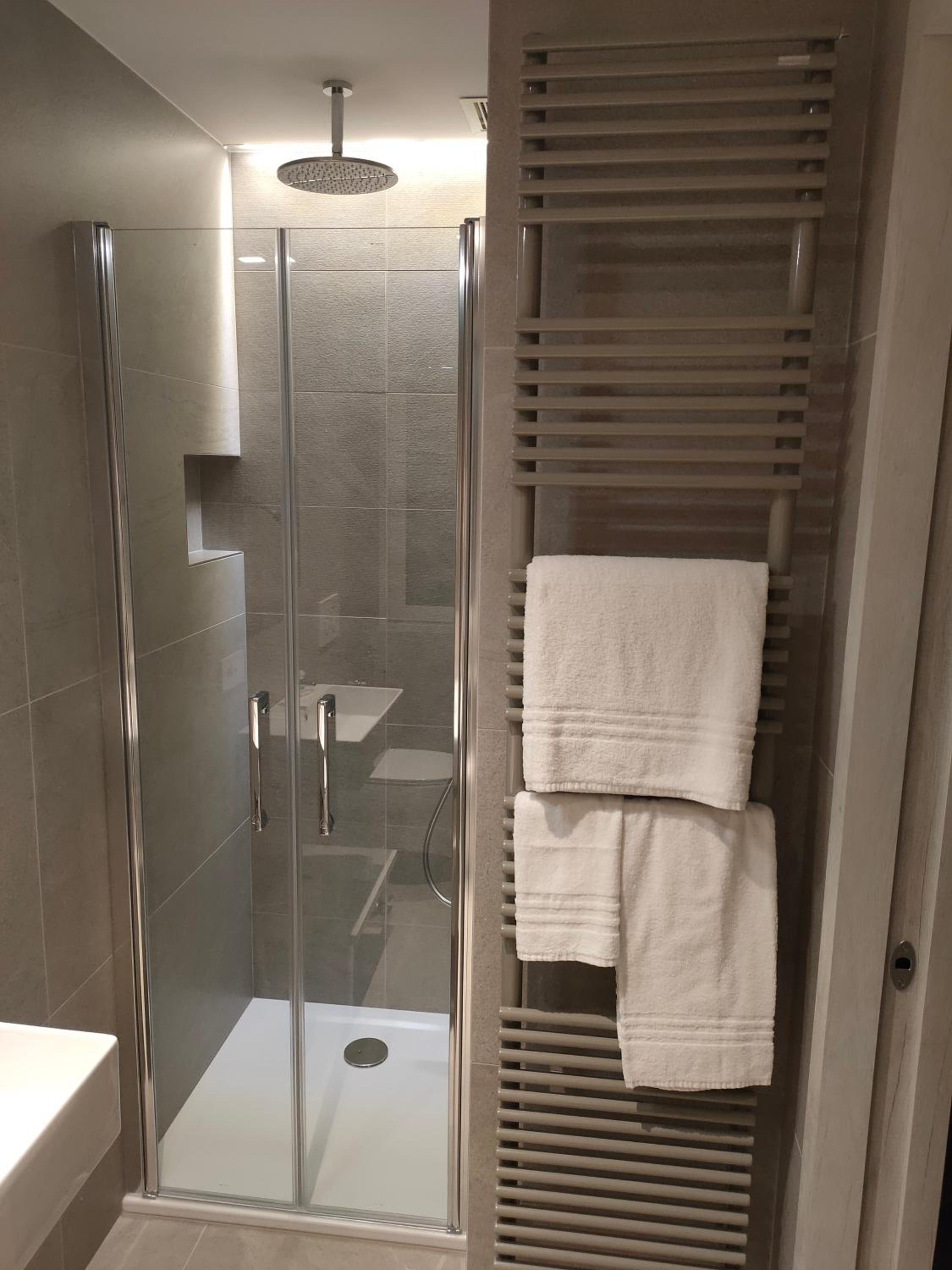 Double Room - Photo 8
