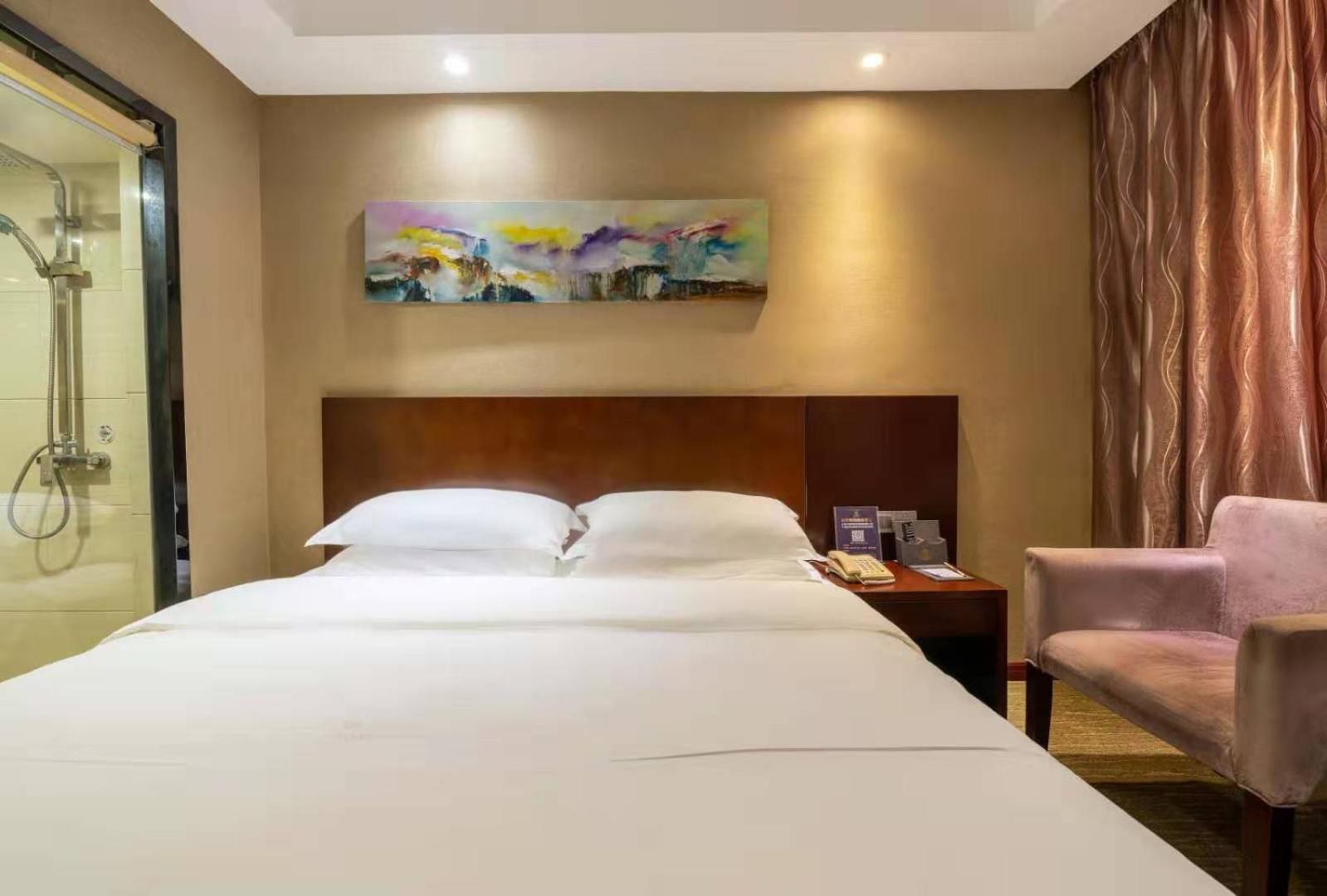 Deluxe Queen Room photo 3
