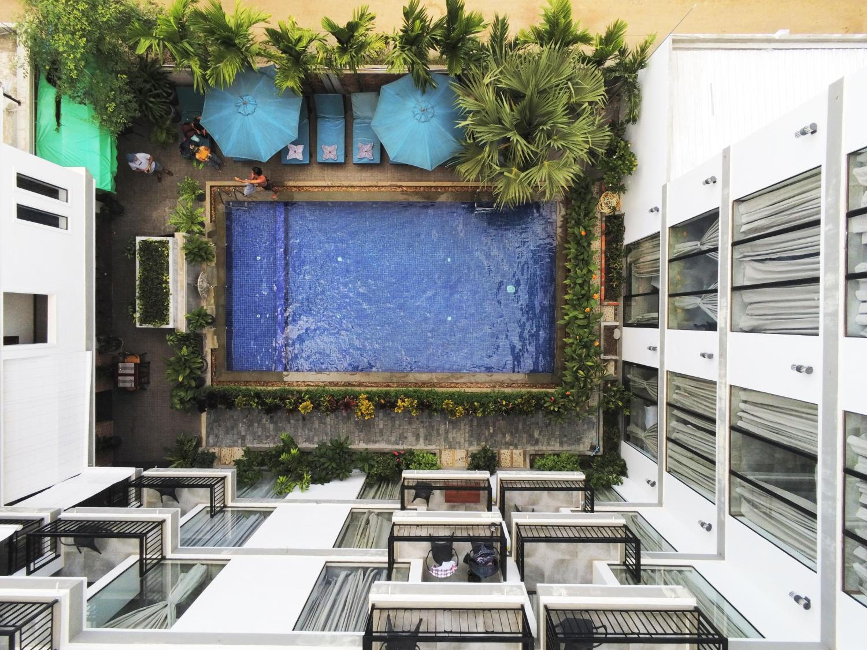 Triple Room with Pool View photo 2