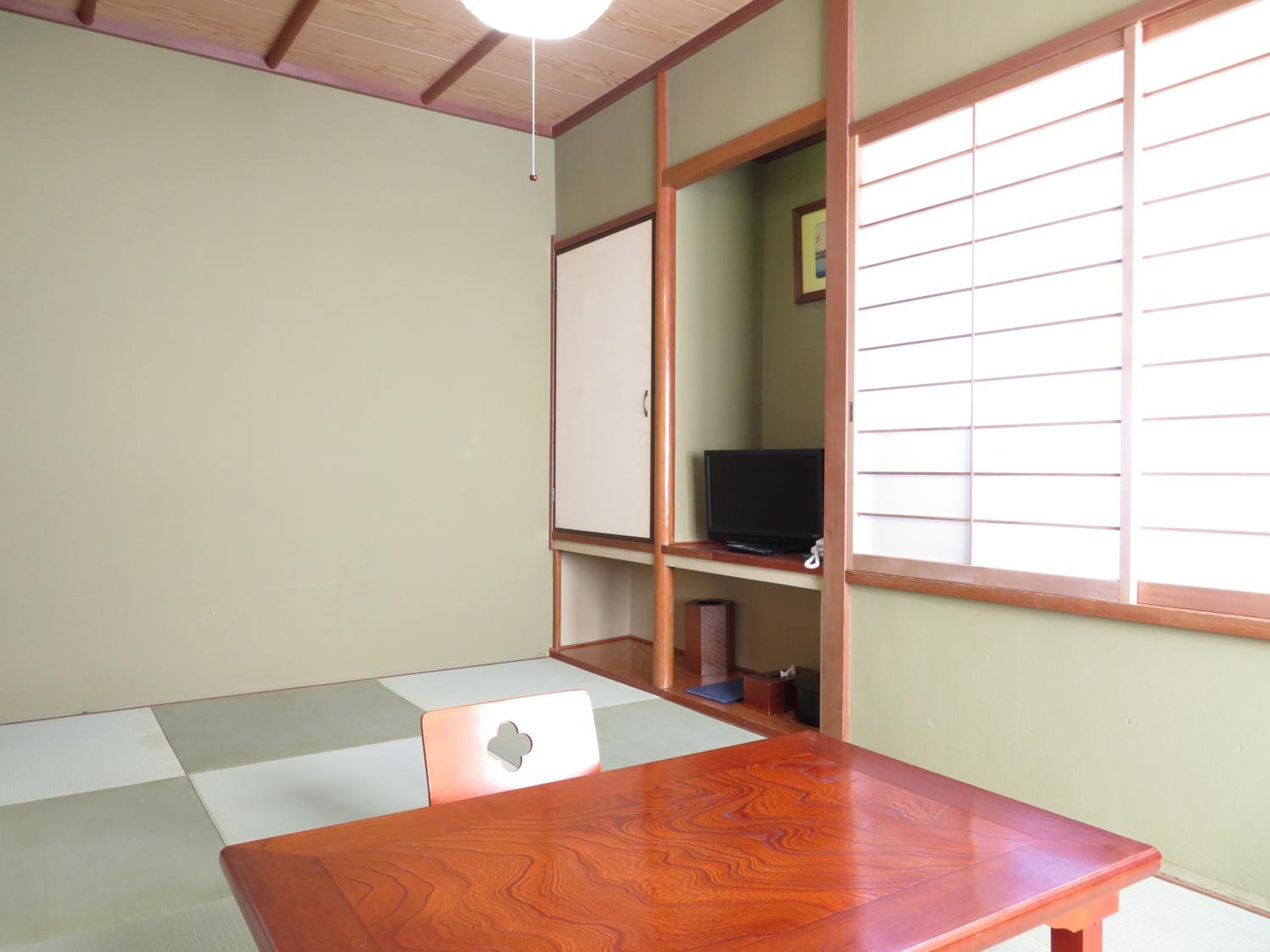 Standard Twin Room with Shared Bathroom