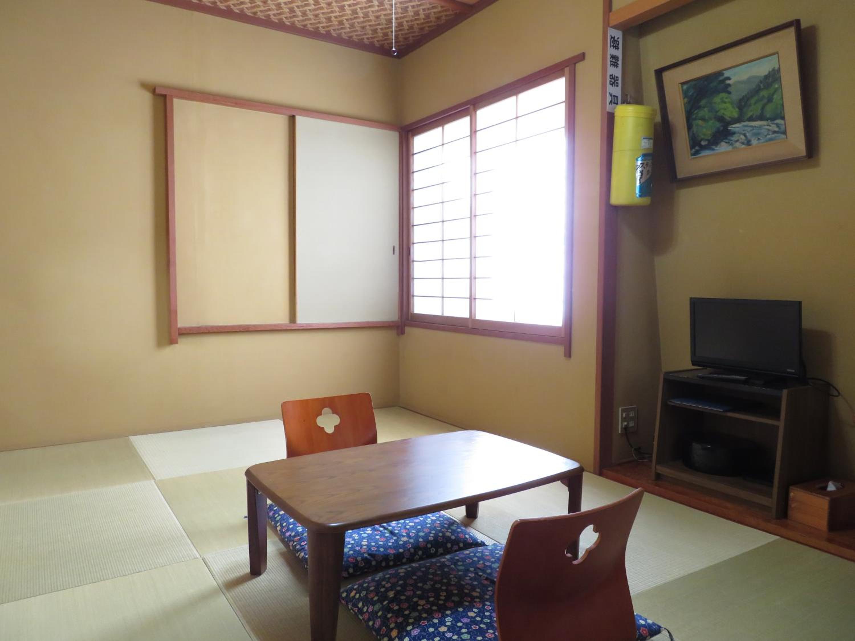 Standard Twin Room with Shared Bathroom
