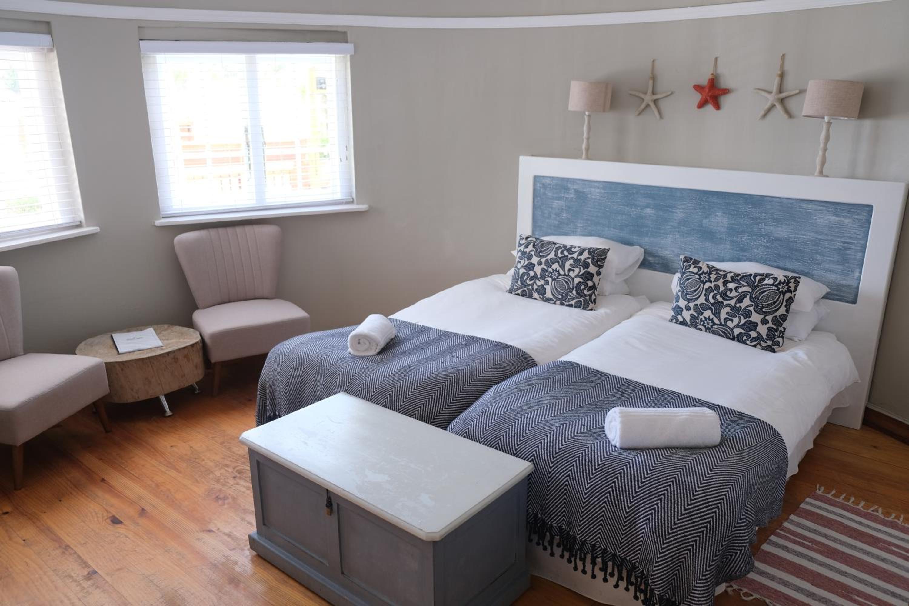 Twin Room - Photo 3