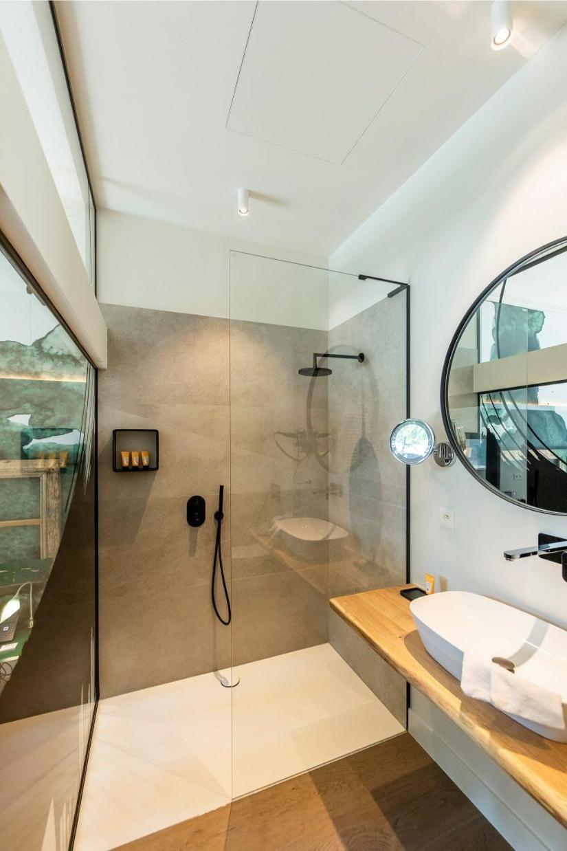 Deluxe King Room - Photo 3