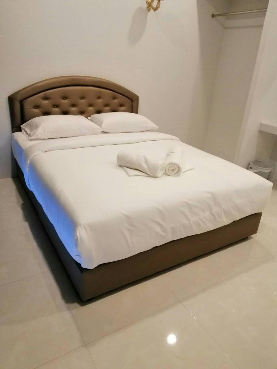 Queen Room with Balcony photo 3