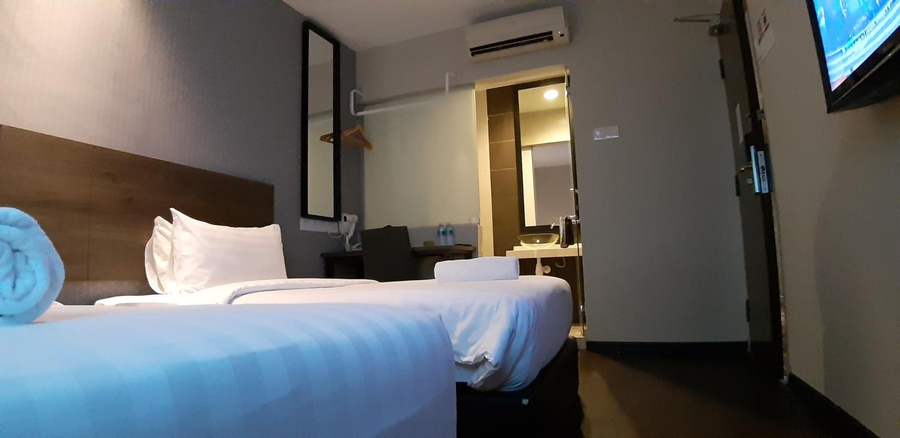 Twin Room with Window