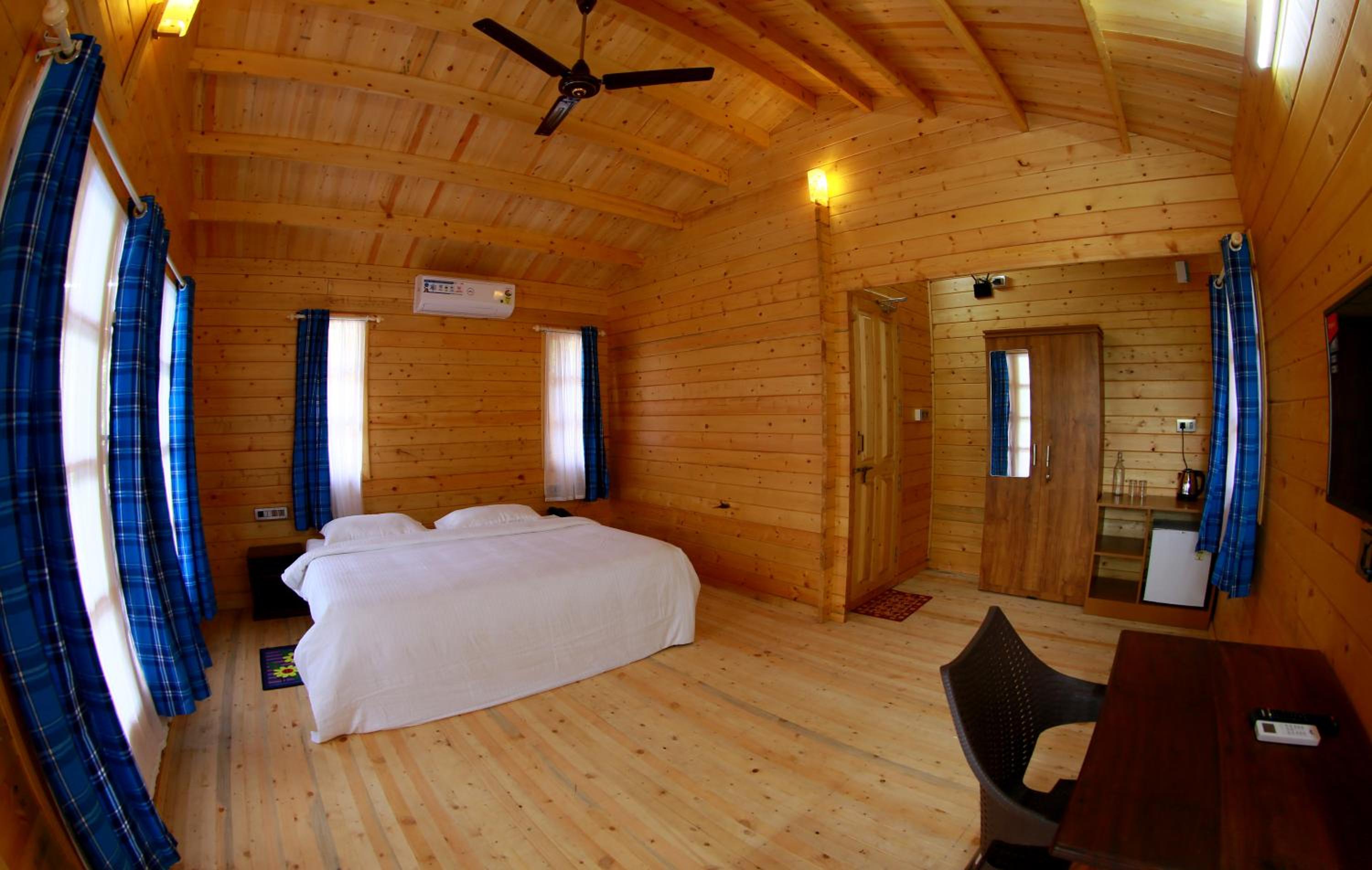 Twin Room with Pool View - Photo 1
