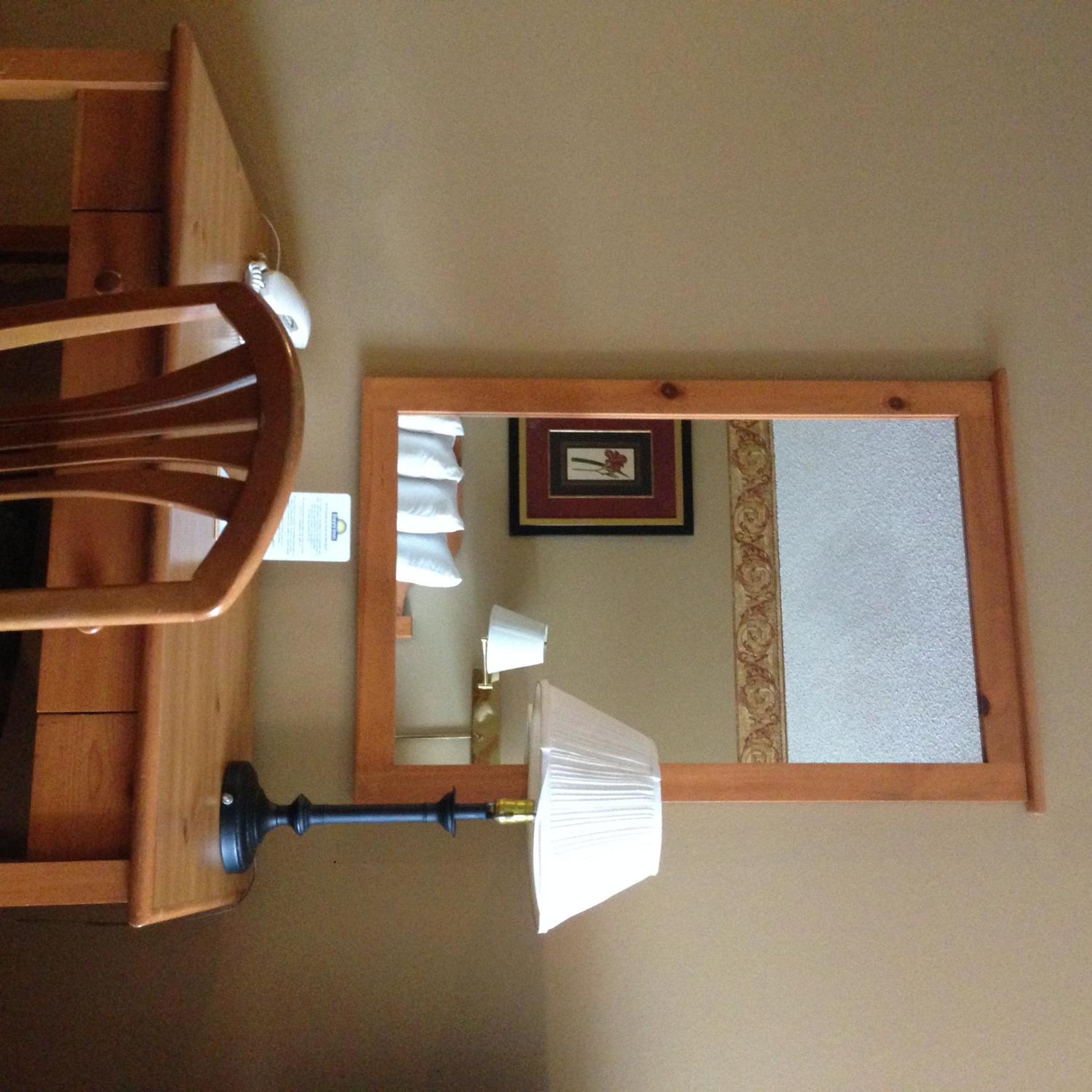 Queen Room - Non-Smoking photo 3