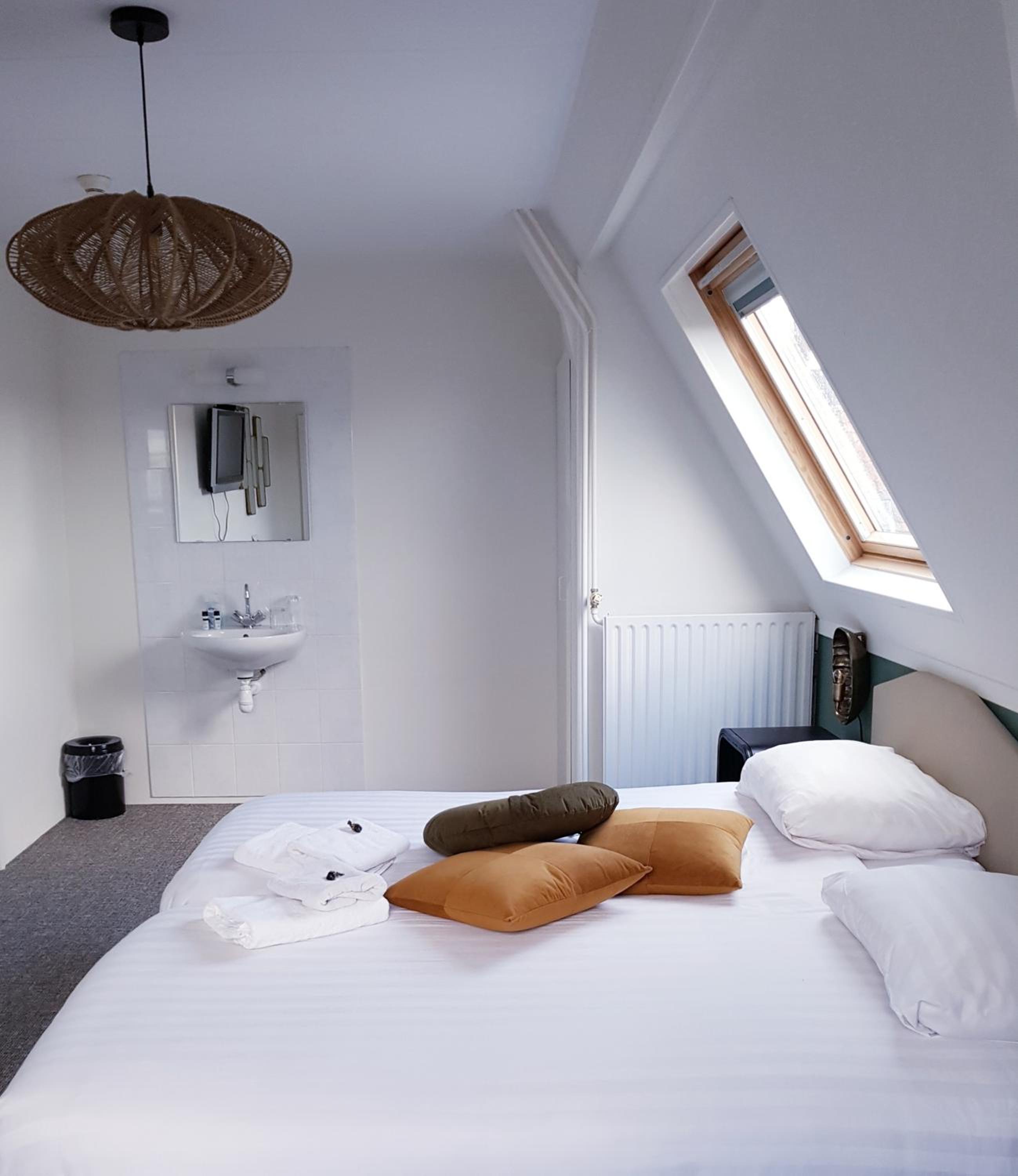 Double or Twin Room with Shared Bathroom photo 2
