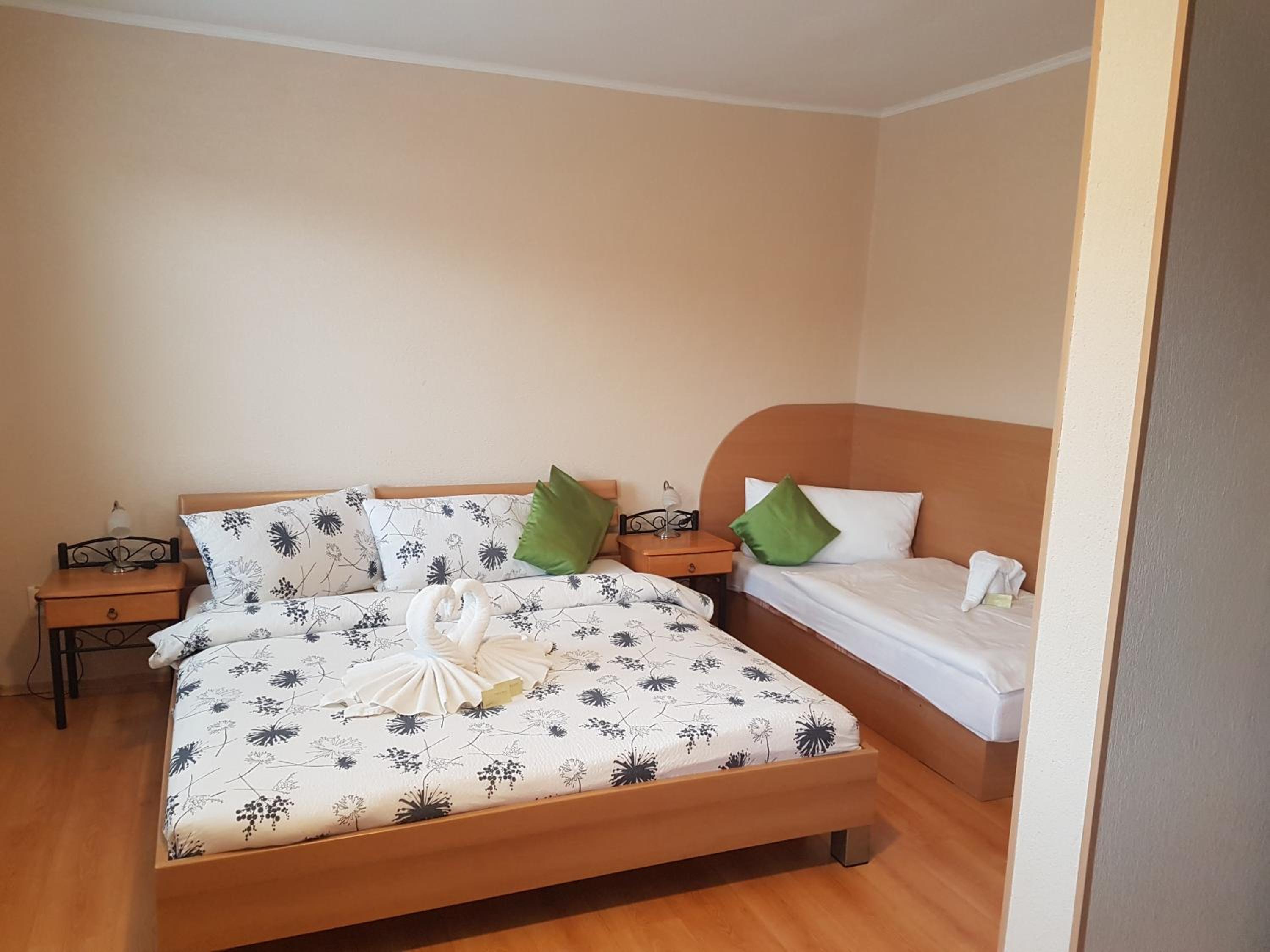 Triple Room with Bathroom photo 2