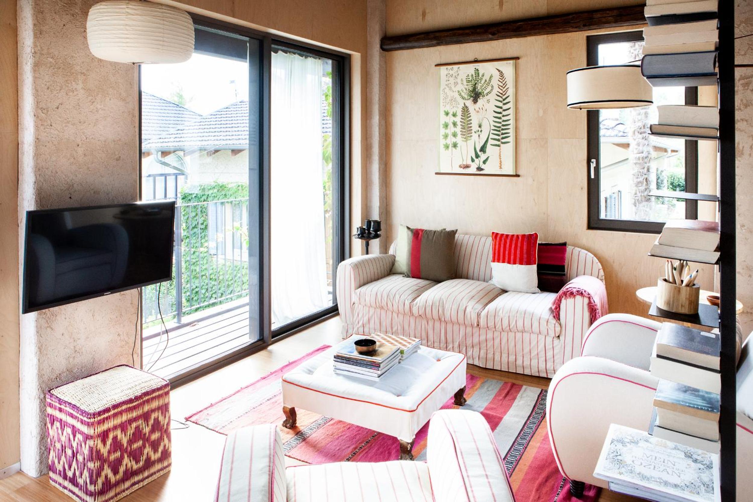 Ferienhaus mit zwei Schlafzimmern, Pool und Seeblick