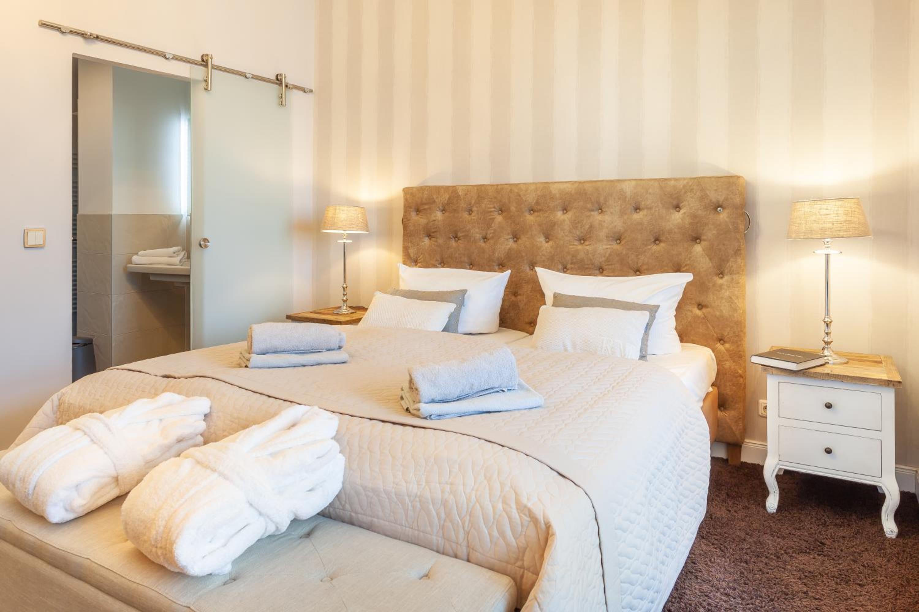 Deluxe Double Room photo 3