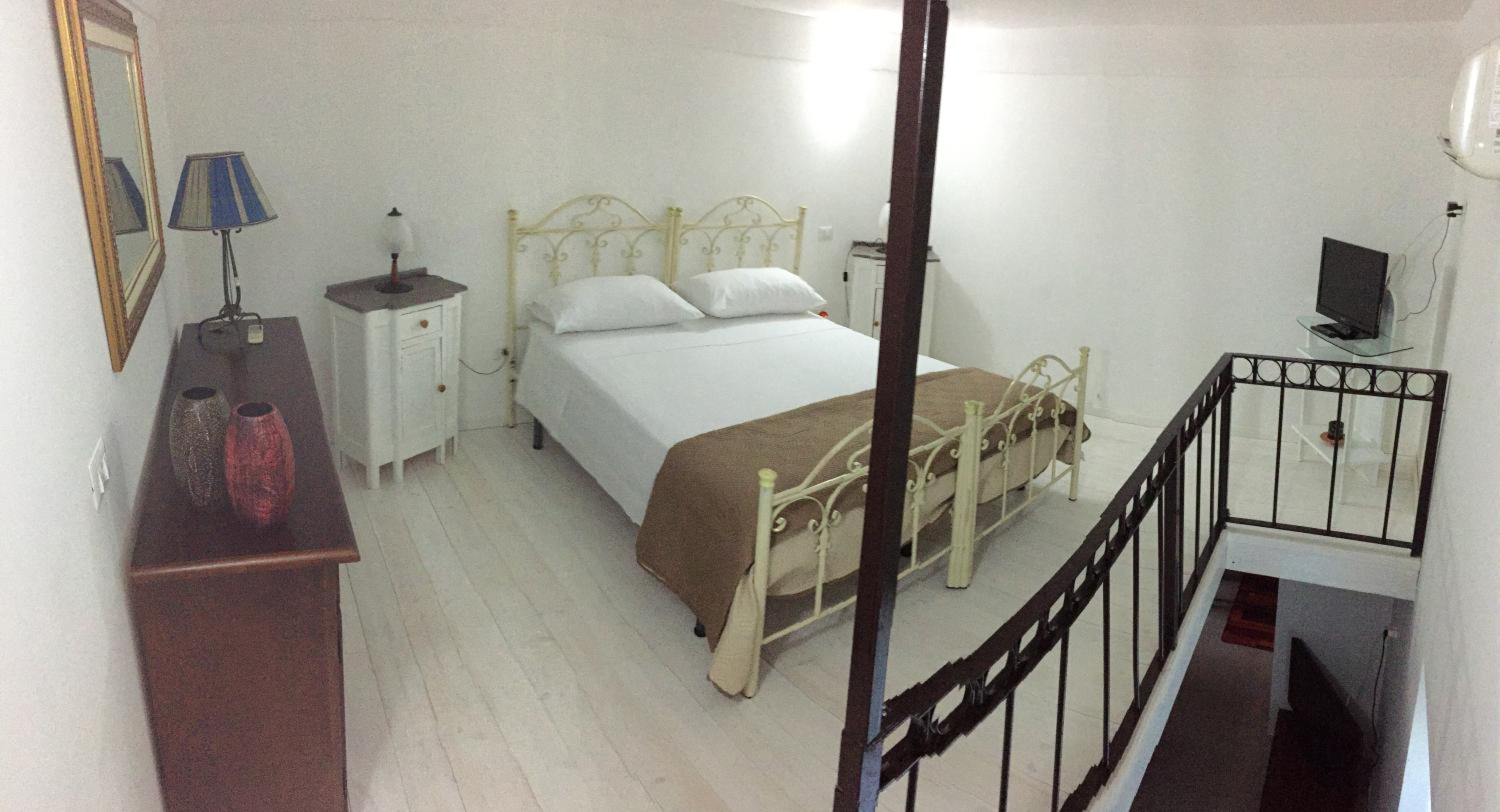 One-Bedroom House - Photo 21