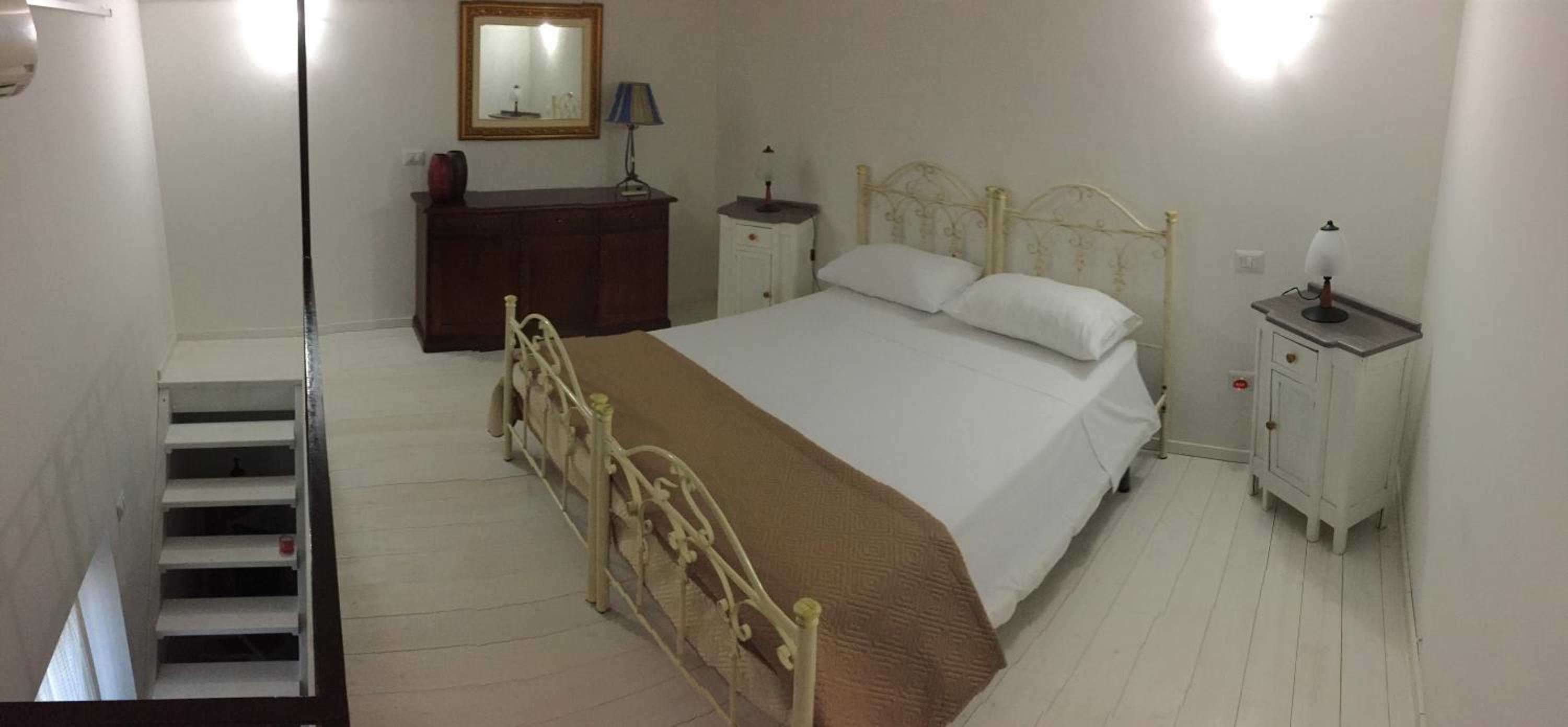 One-Bedroom House - Photo 22