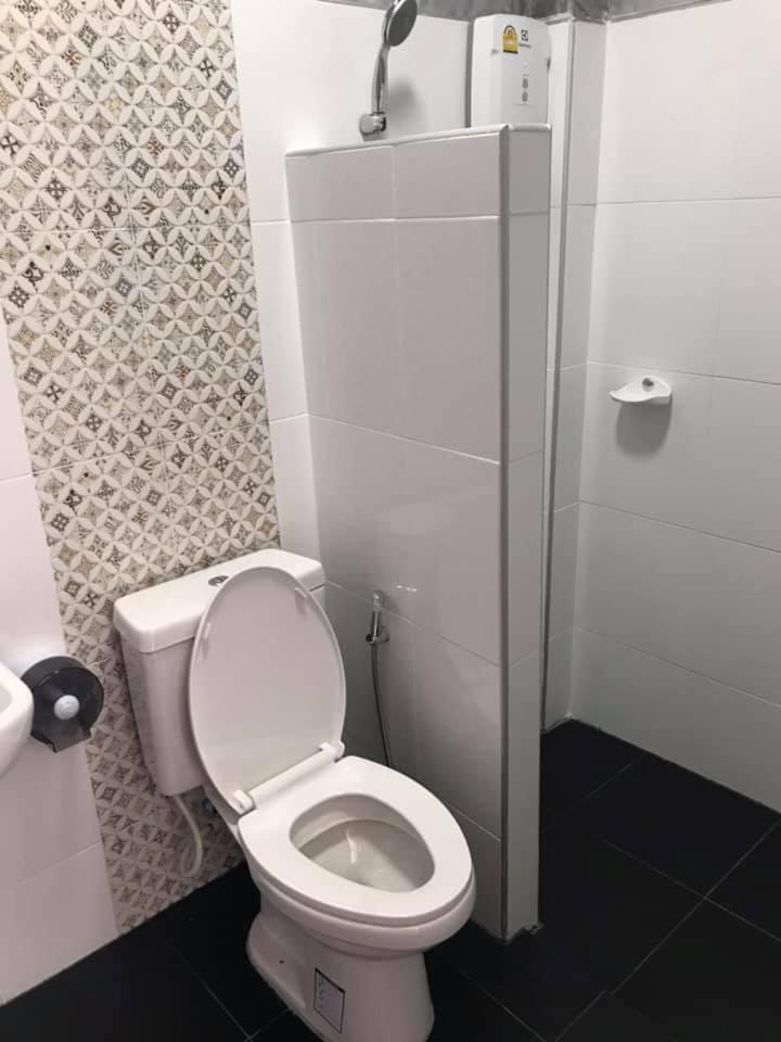 Standard Twin Room - Photo 8
